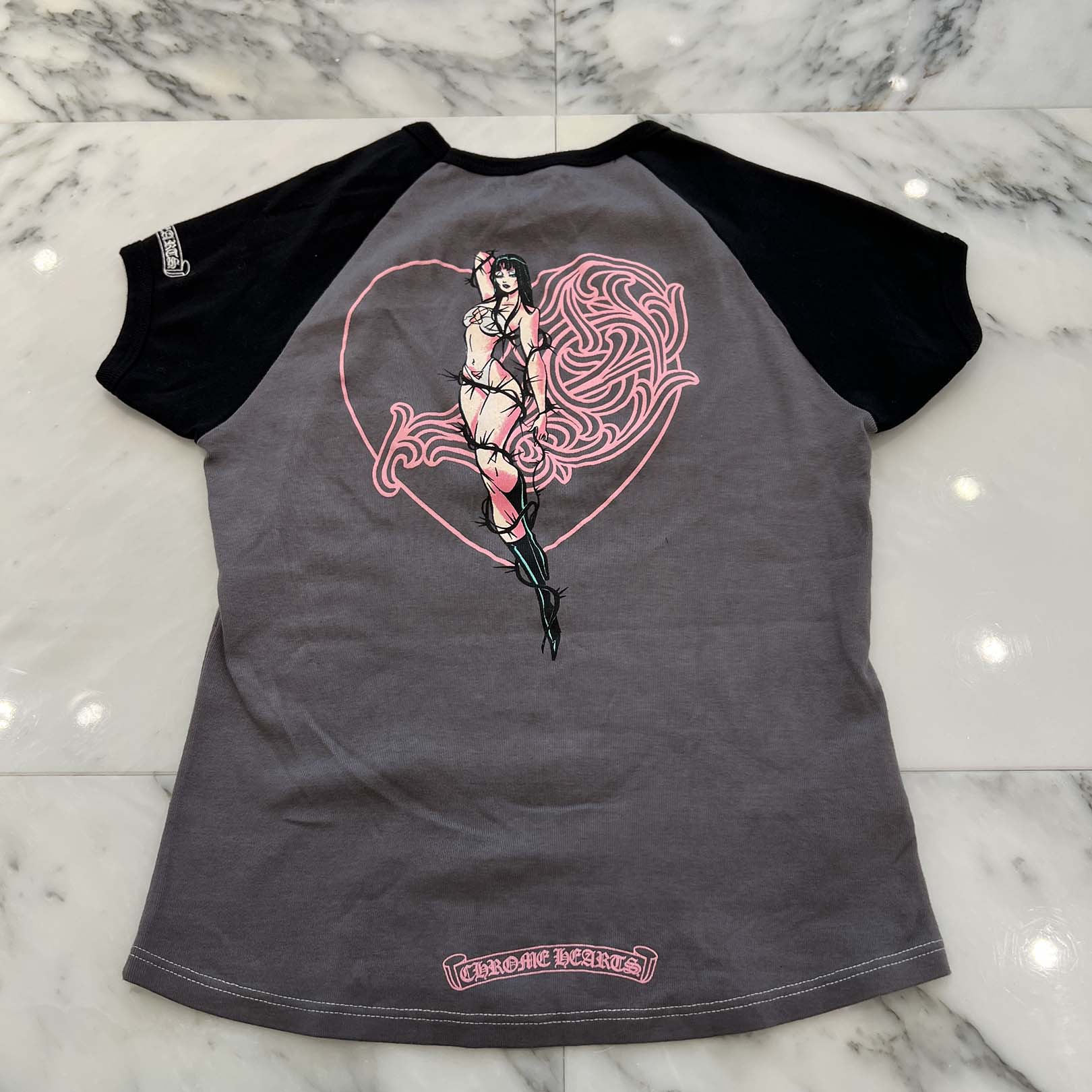 CHROME HEARTS × DEADLY DOLL Back Viny Heart Print Raglan Tee Size