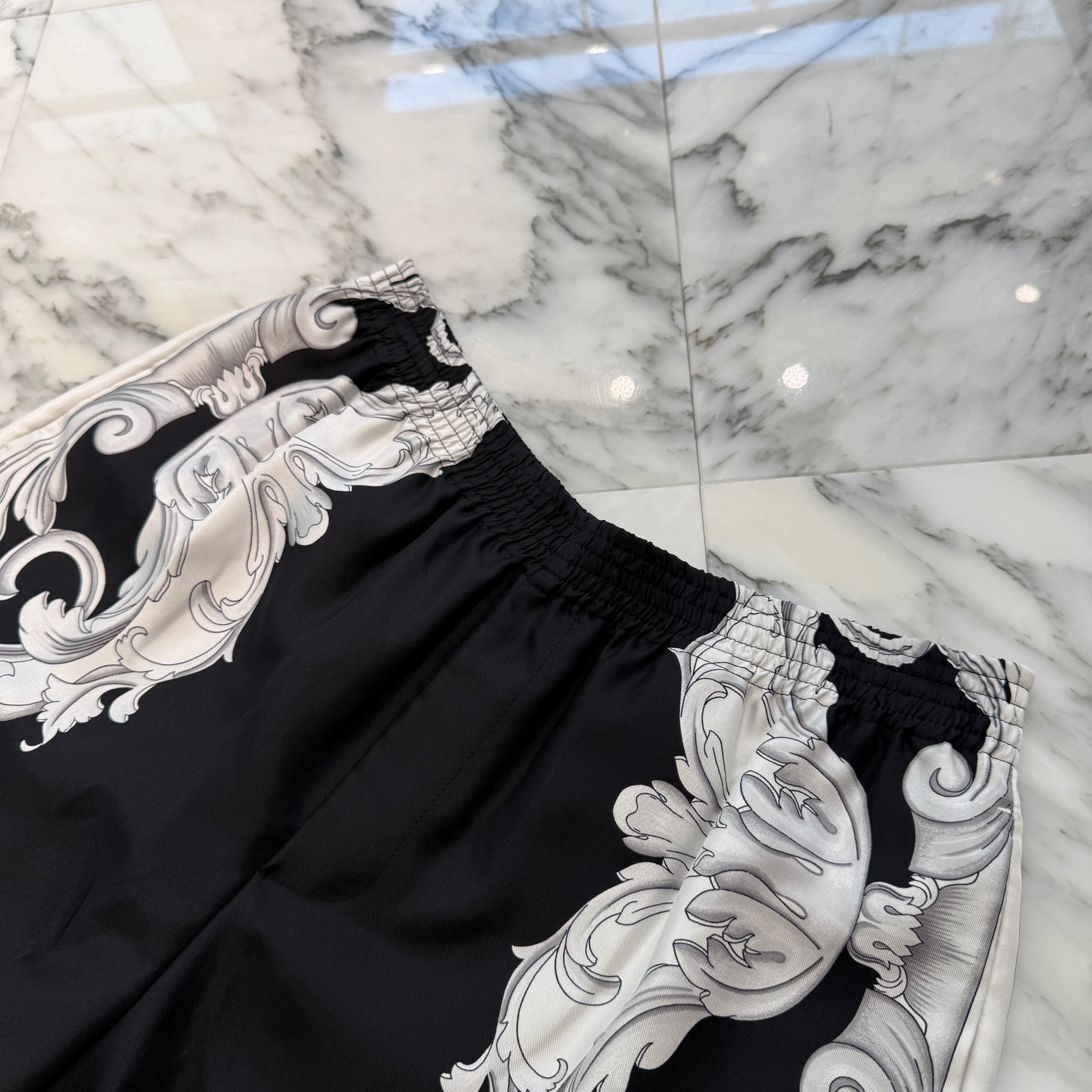 VERSACE 2022AW Silver Baroque Silk Shorts 1002476 1A04155 Size 48 ヴェルサーチェ シルバーバロック シルク ショーツ サイズ48