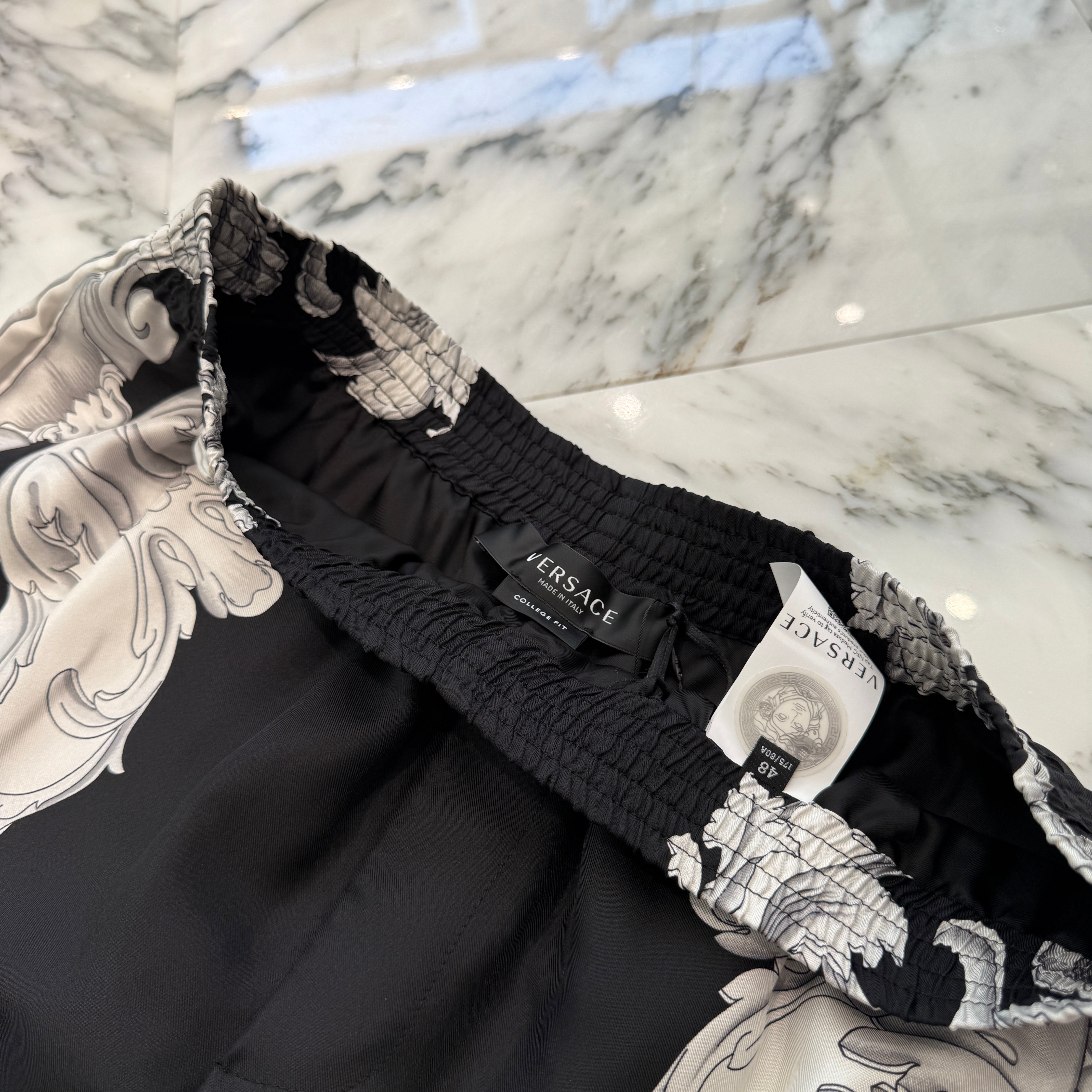 VERSACE 2022AW Silver Baroque Silk Shorts 1002476 1A04155 Size 48 ヴェルサーチェ シルバーバロック シルク ショーツ サイズ48