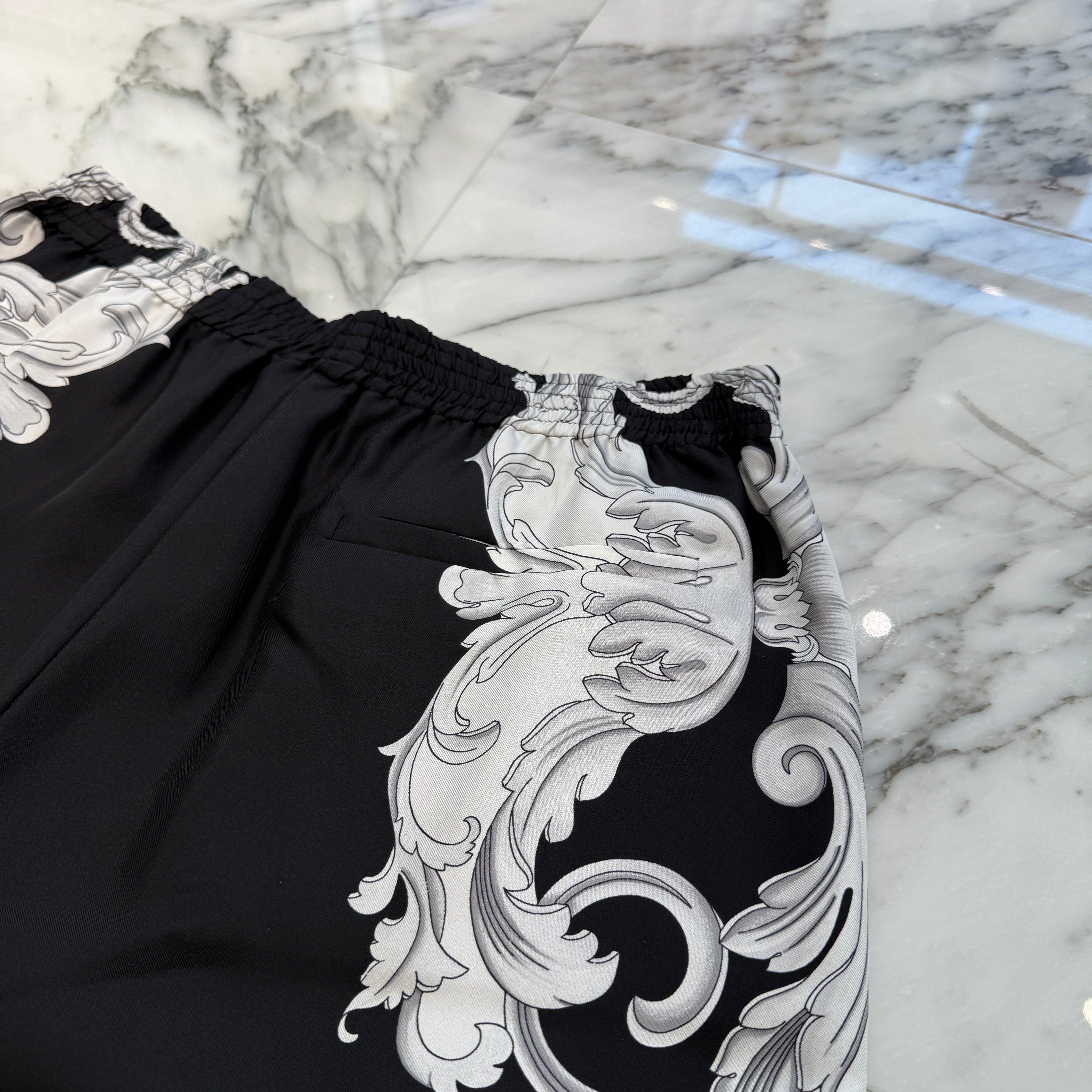 VERSACE 2022AW Silver Baroque Silk Shorts 1002476 1A04155 Size 48 ヴェルサーチェ シルバーバロック シルク ショーツ サイズ48