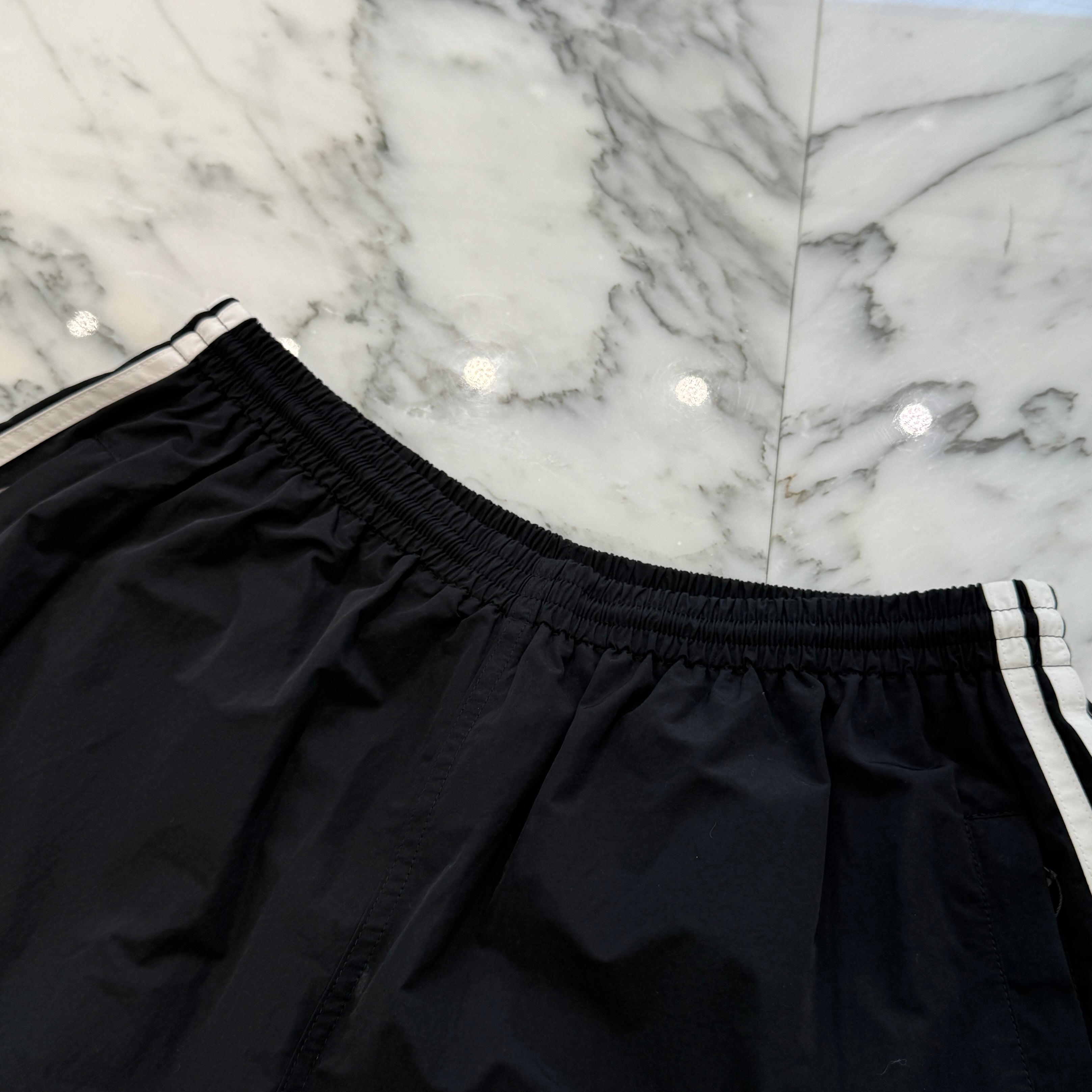 BALENCIAGA × adidas 2022AW Trefoil Logo embroidery 3 Stripe Shorts 712282 TNQ22 Size 48 バレンシアガ×アディダス トレフォイルロゴ刺繡 3ストライプ ショーツ サイズ48