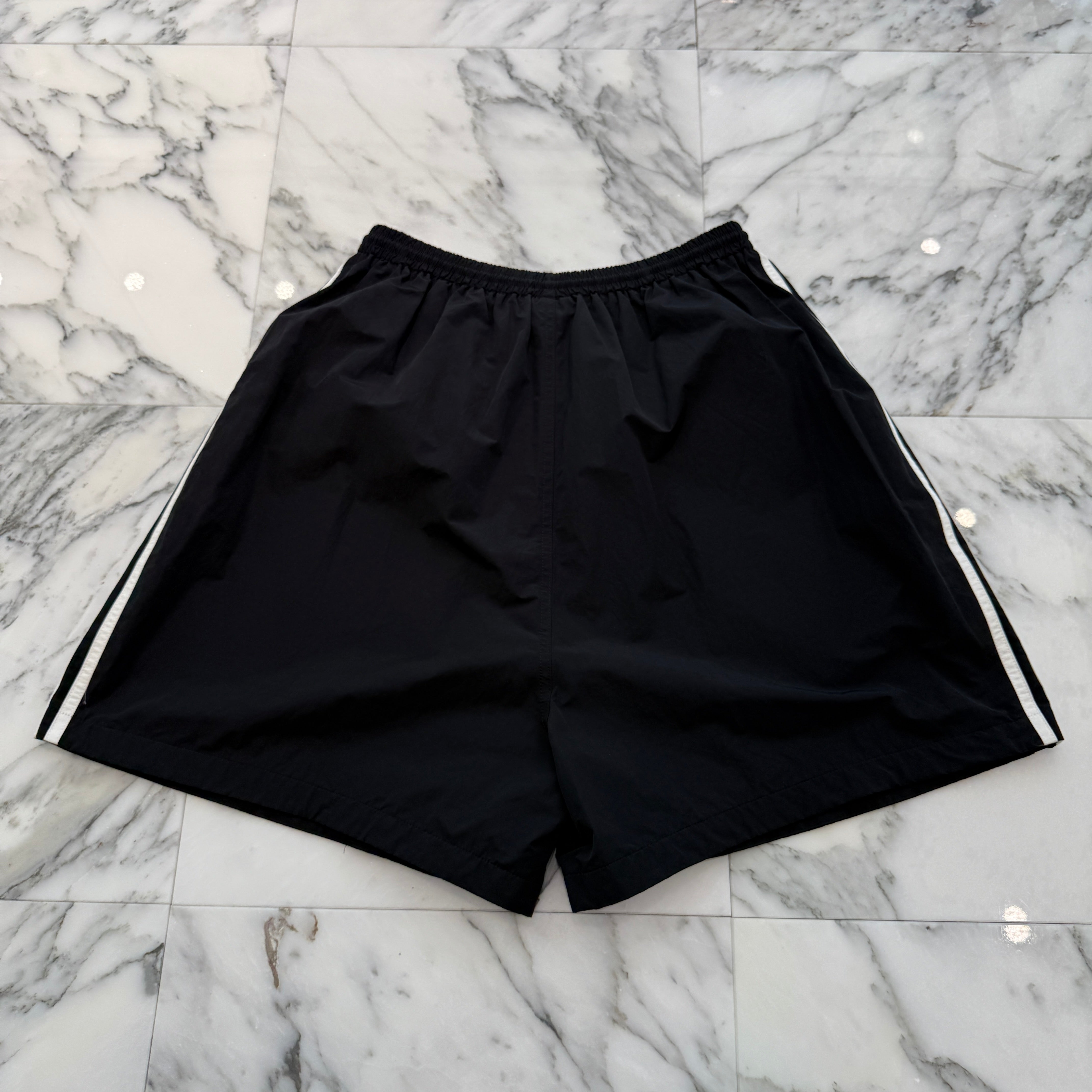 BALENCIAGA × adidas 2022AW Trefoil Logo embroidery 3 Stripe Shorts 712282 TNQ22 Size 48 バレンシアガ×アディダス トレフォイルロゴ刺繡 3ストライプ ショーツ サイズ48