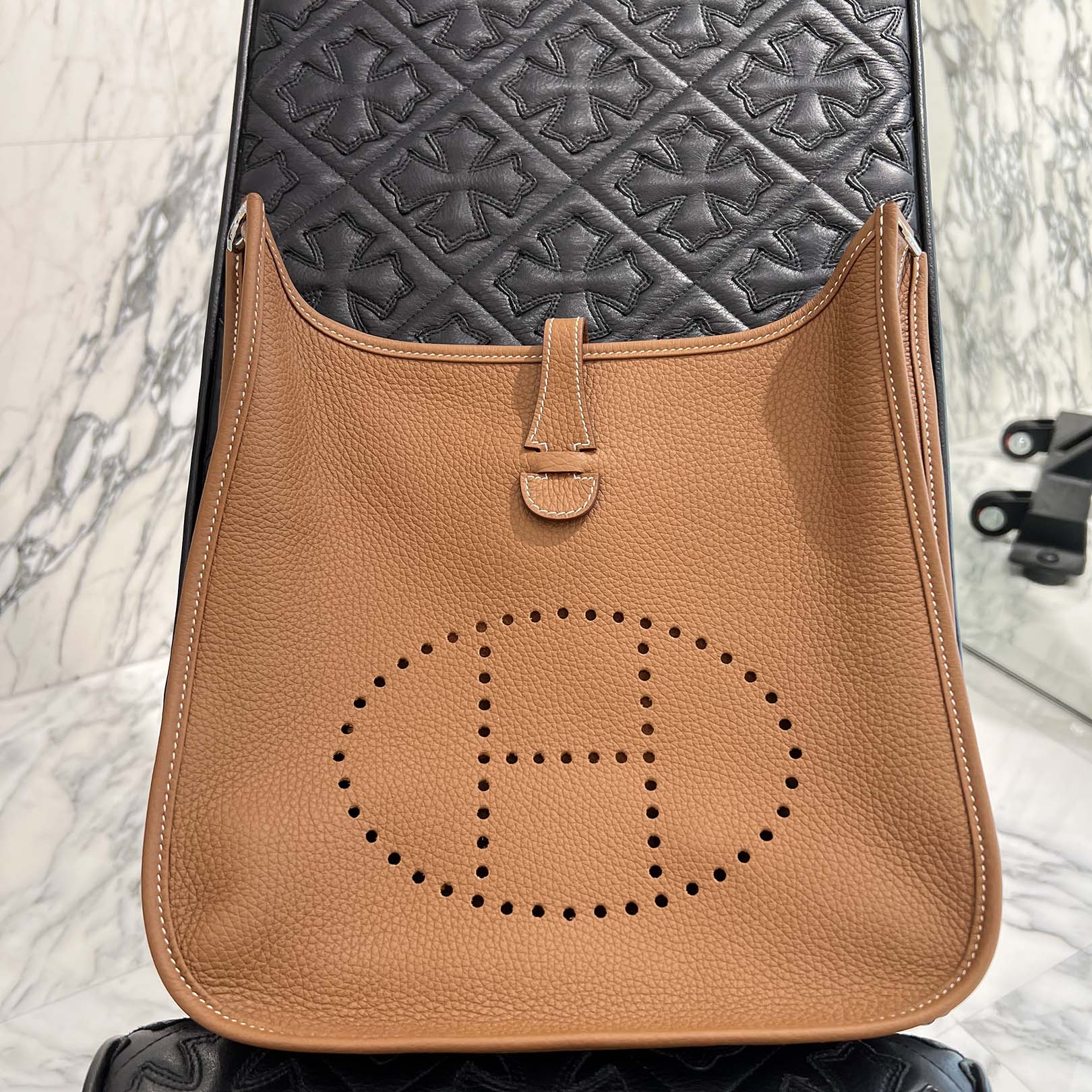 HERMES Evelyne Poche Ⅲ PM 29 "Gold" W刻印 エルメス エブリン ポッシュ Ⅲ PM 29 "ゴールド" レザーショルダーバッグ