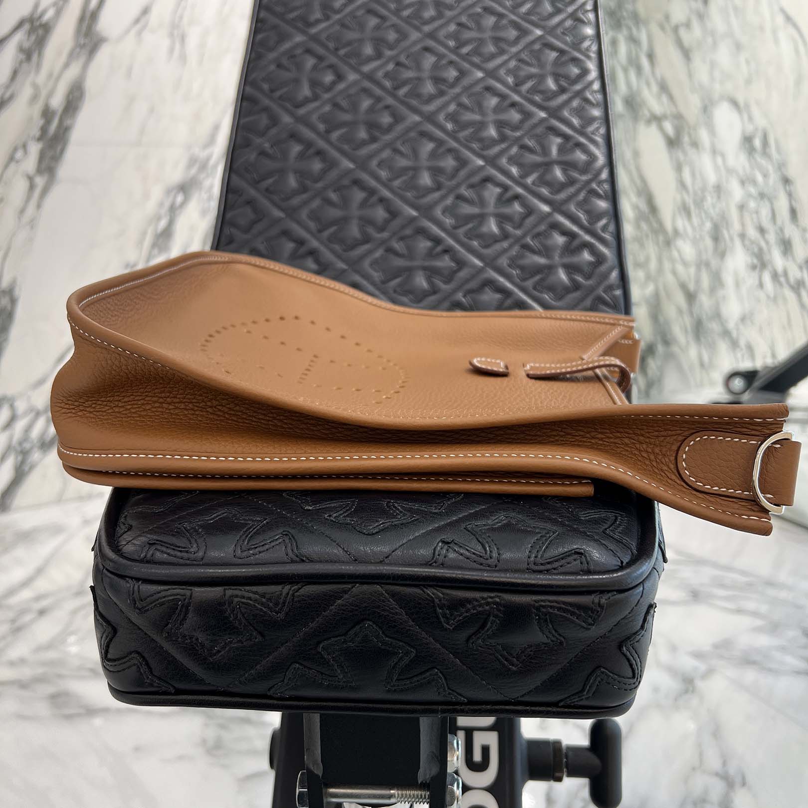 HERMES Evelyne Poche Ⅲ PM 29 "Gold" W刻印 エルメス エブリン ポッシュ Ⅲ PM 29 "ゴールド" レザーショルダーバッグ