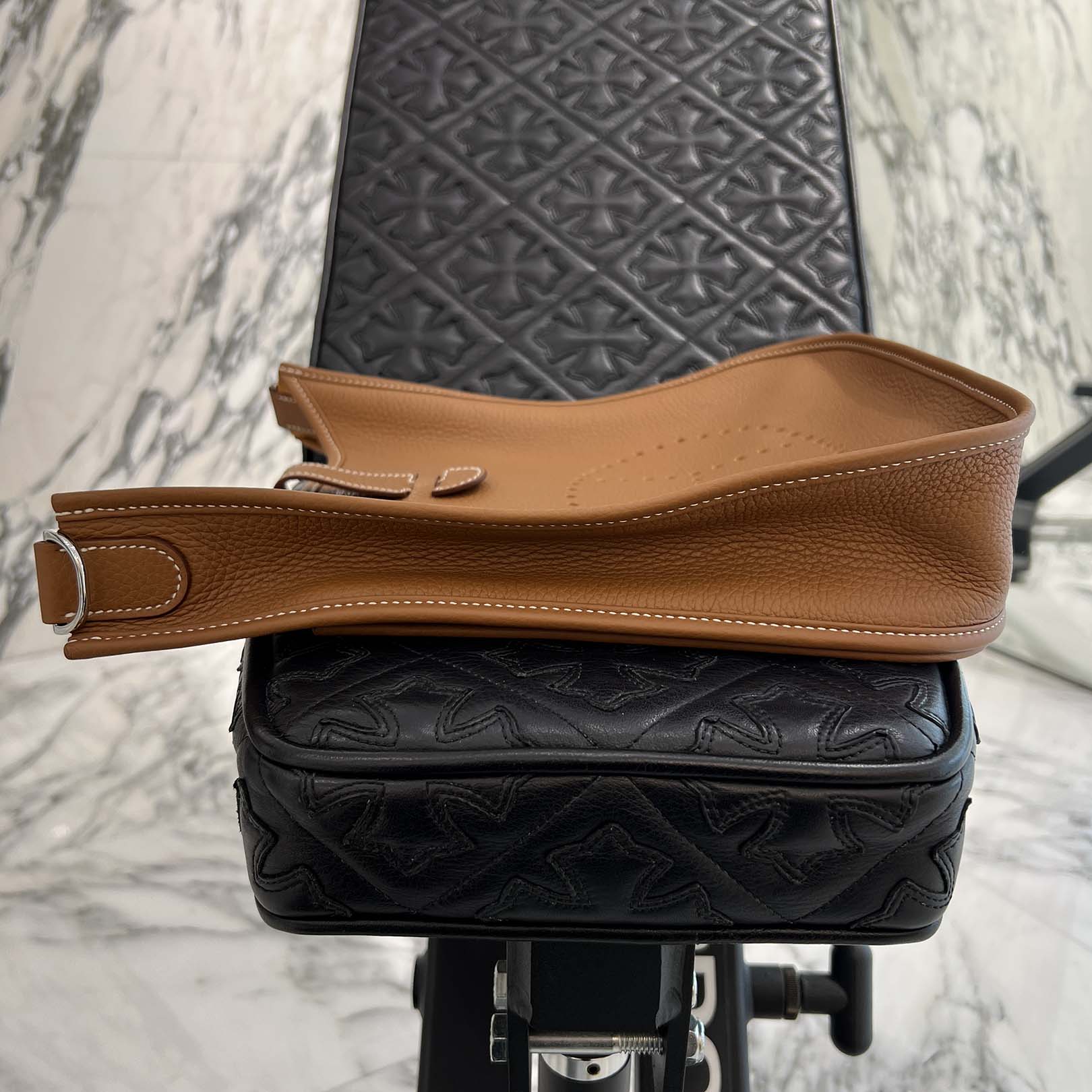 HERMES Evelyne Poche Ⅲ PM 29 "Gold" W刻印 エルメス エブリン ポッシュ Ⅲ PM 29 "ゴールド" レザーショルダーバッグ