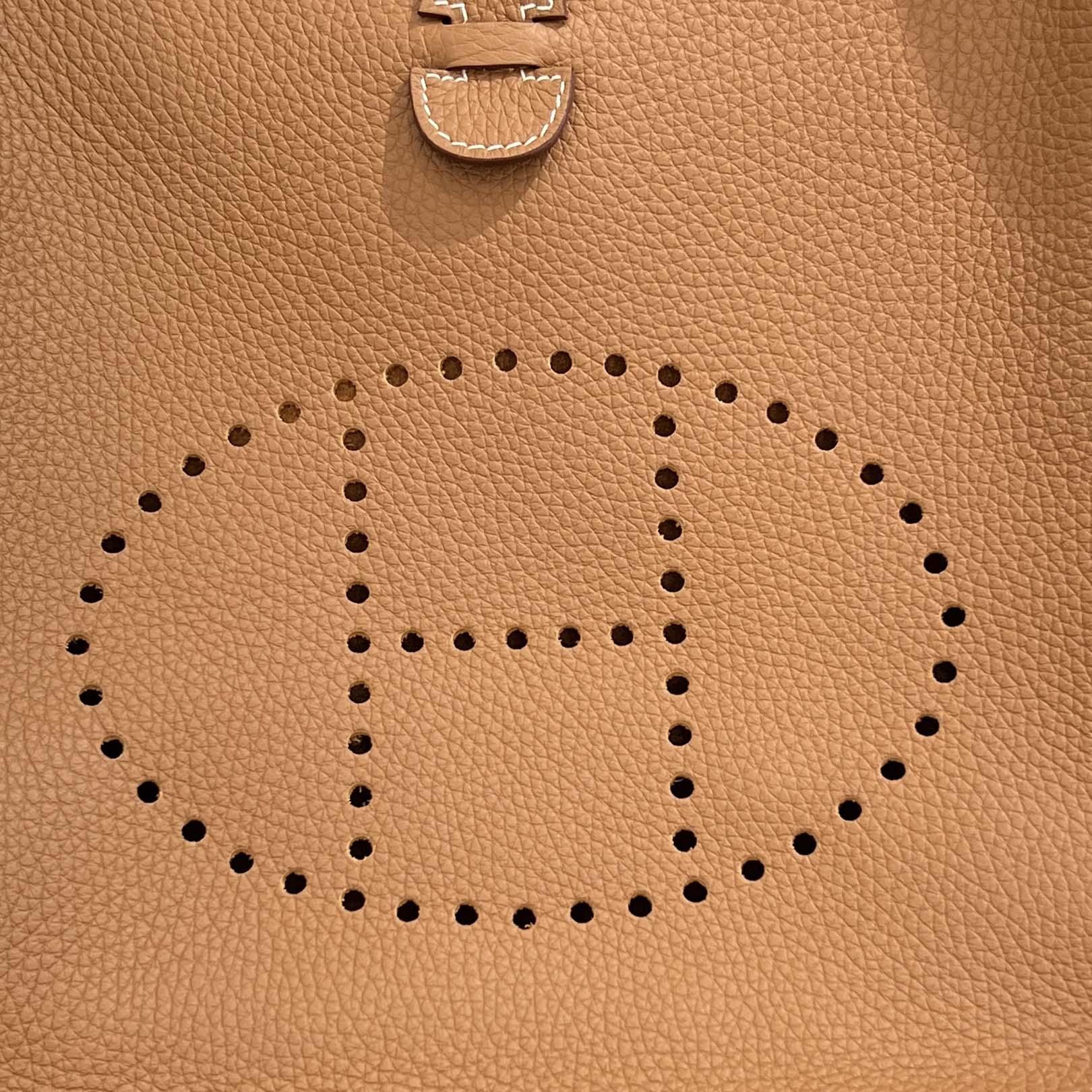 HERMES Evelyne Poche Ⅲ PM 29 "Gold" W刻印 エルメス エブリン ポッシュ Ⅲ PM 29 "ゴールド" レザーショルダーバッグ