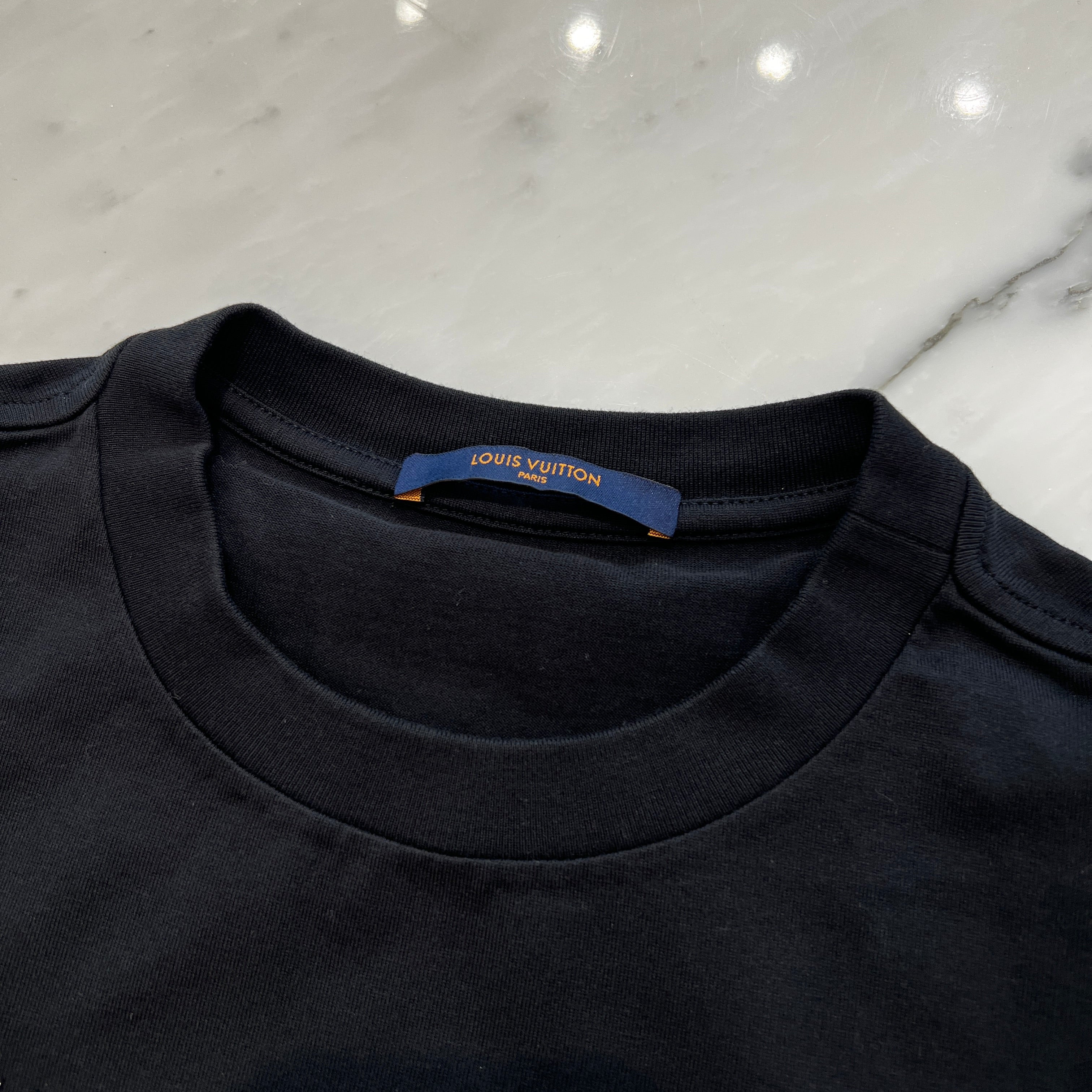 LOUIS VUITTON 2021SS LV2054 Front Logo Plate Signature Tee 1A8HM9 Size M ルイヴィトン LV2054 フロントロゴ プレートシグネチャーTシャツ サイズM