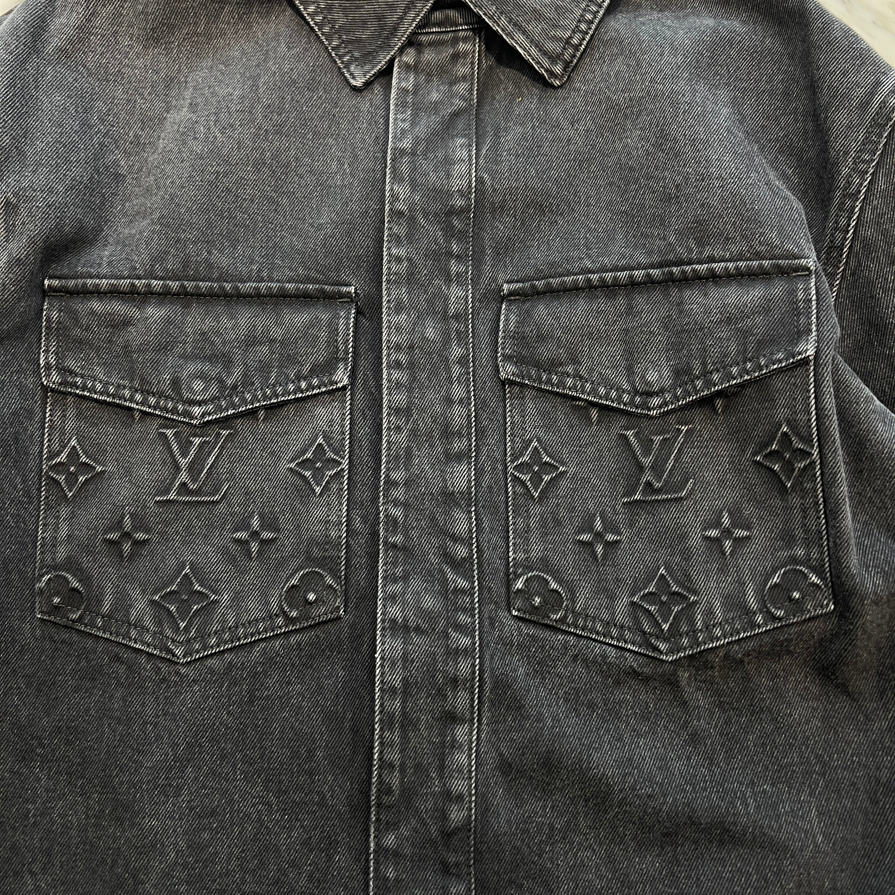 LOUIS VUITTON 2024SS Monogram Emboss Pocket Oversized Denim Jacket EM241Q Size M ルイヴィトン モノグラムエンボスポケット オーバーサイズ デニムジャケット サイズM