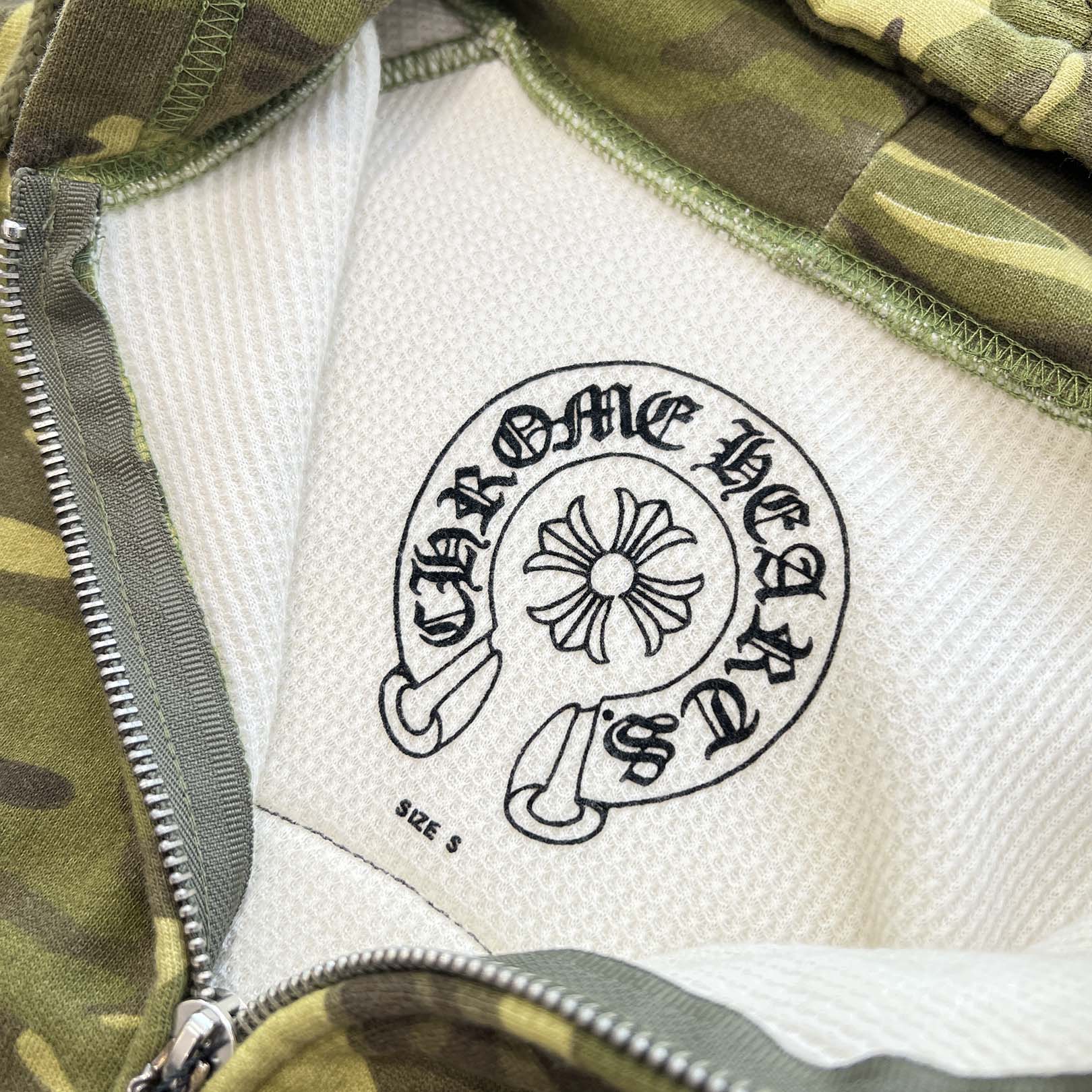 CHROME HEARTS Camo Cemetery Cross Horseshoe Leather Patch Zip Up Hoodie Size S クロムハーツ カモ セメタリークロス ホースシュー レザーパッチ ジップアップフーディ サイズS