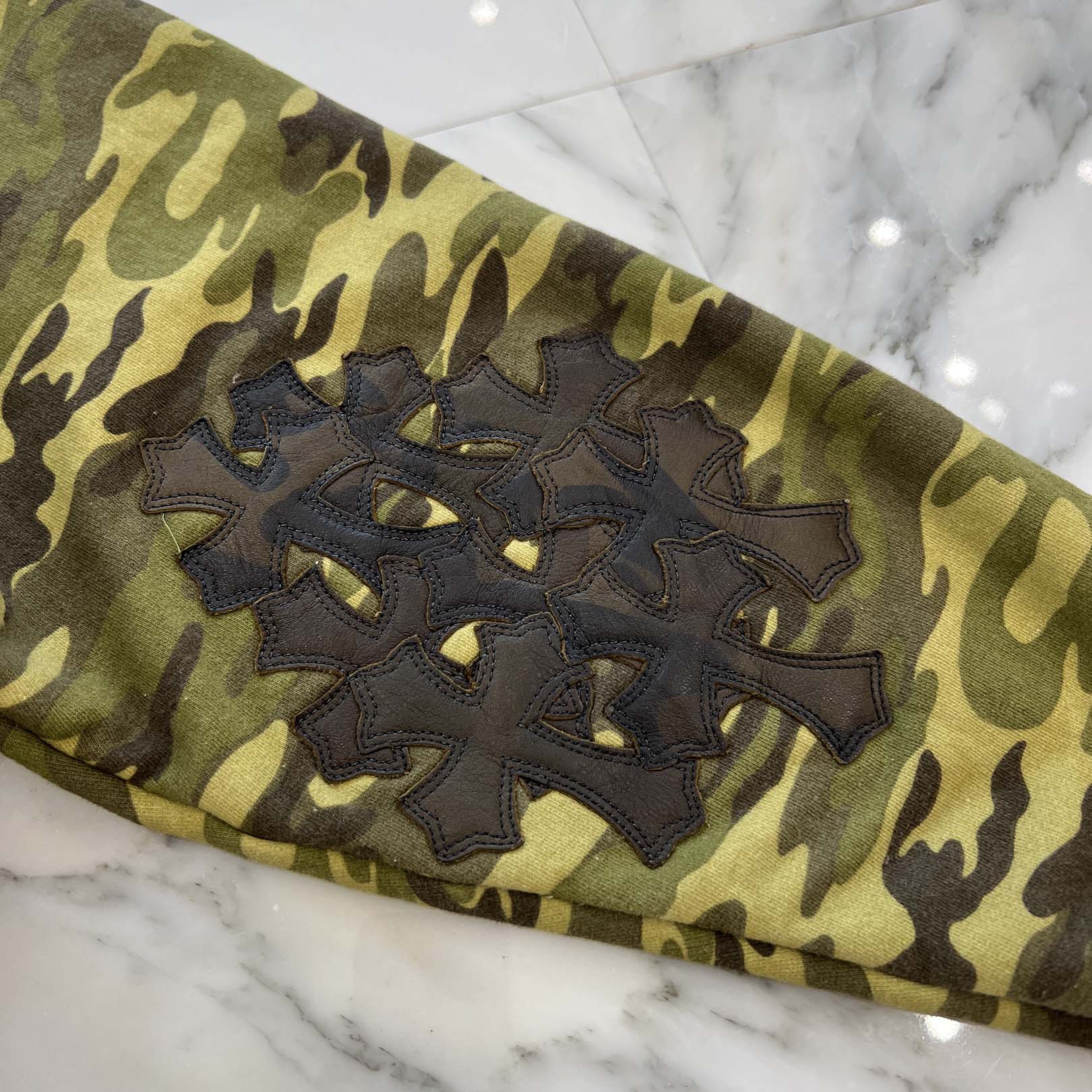 CHROME HEARTS Camo Cemetery Cross Horseshoe Leather Patch Zip Up Hoodie Size S クロムハーツ カモ セメタリークロス ホースシュー レザーパッチ ジップアップフーディ サイズS