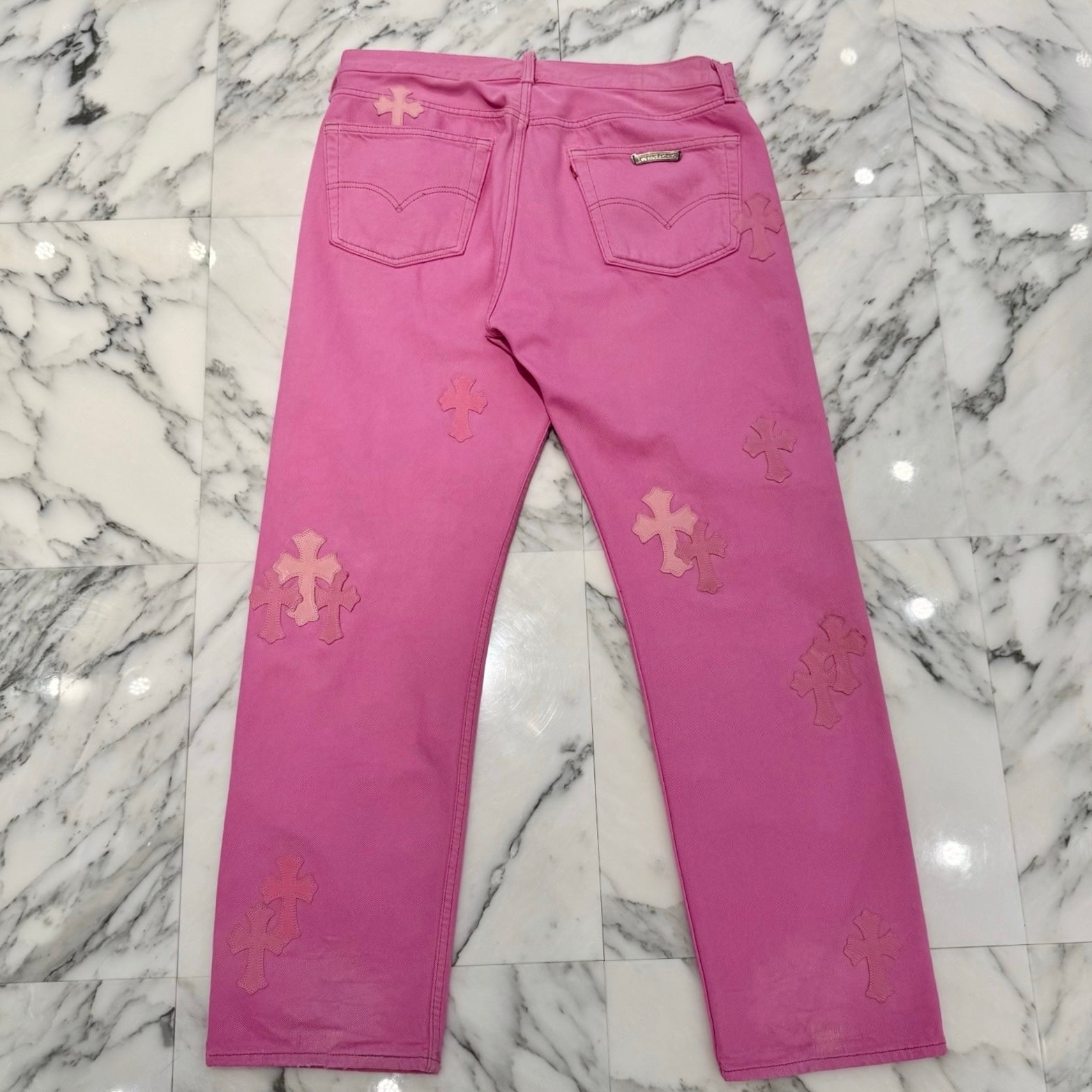 CHROME HEARTS × Levi's VNTG Pink Cross Leather Patch Denim Pants Size 34 クロムハーツ × リーバイス ヴィンテージ ピンククロス レザーパッチ デニムパンツ ジーンズ サイズ34