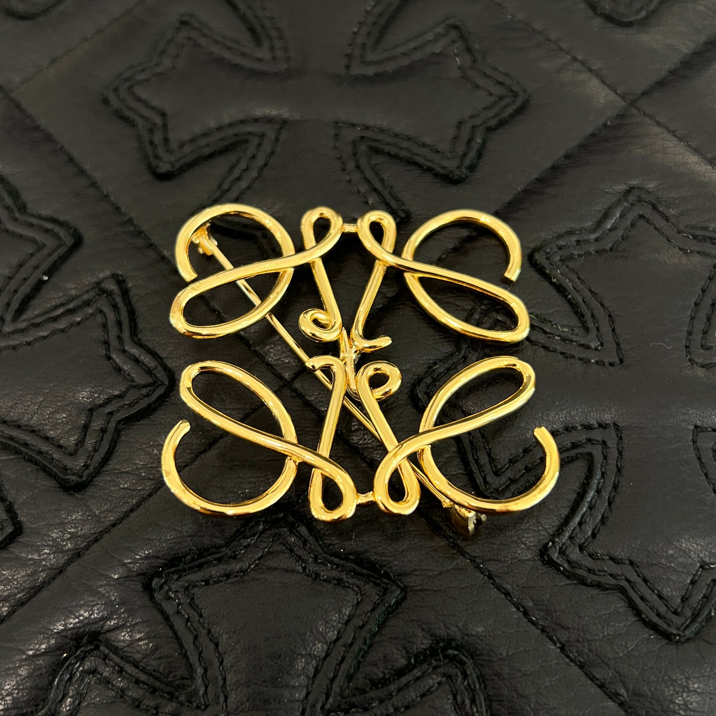 LOEWE Anagram Gold Broach 111.25.020 ロエベ アナグラム ゴールド ブローチ