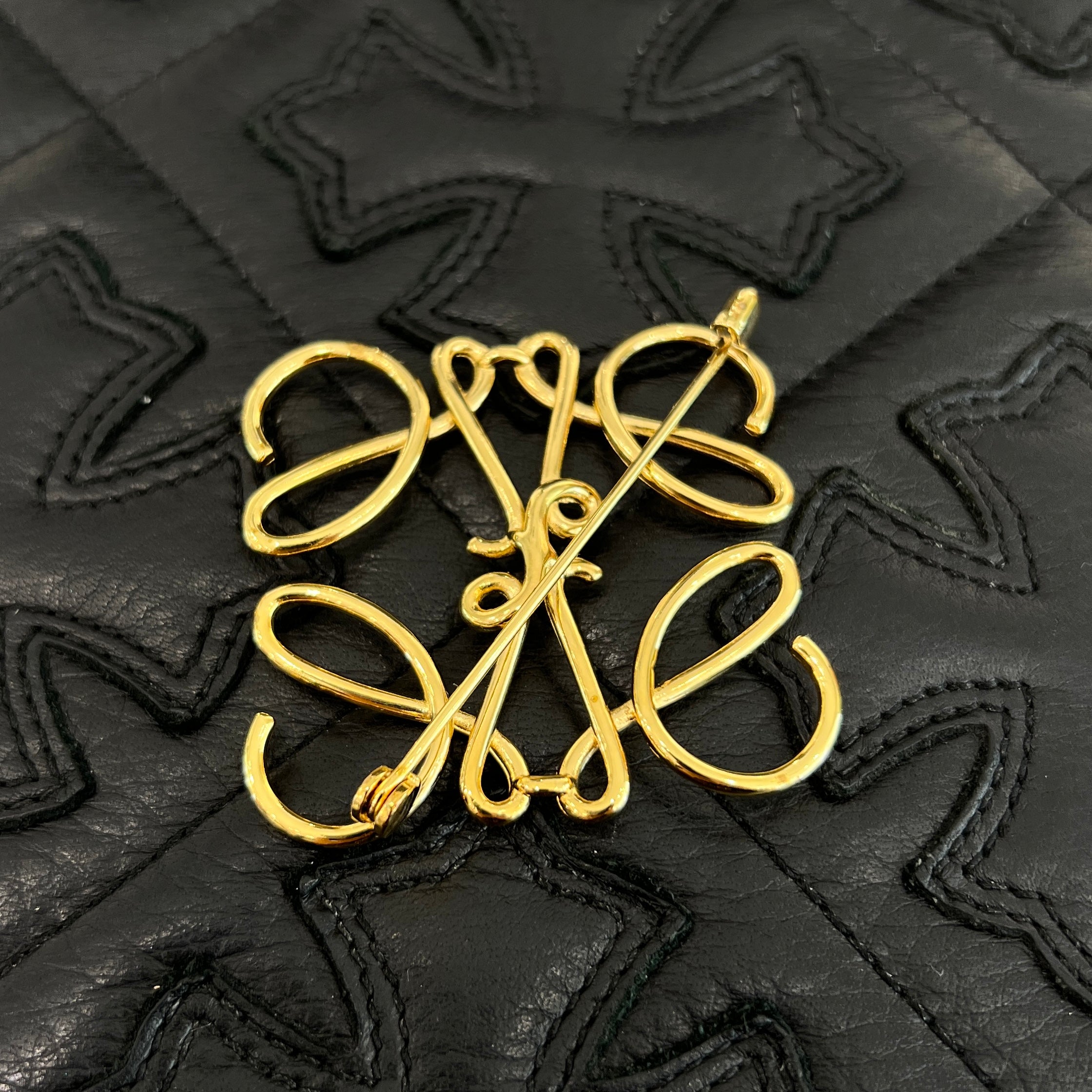 LOEWE Anagram Gold Broach 111.25.020 ロエベ アナグラム ゴールド ブローチ