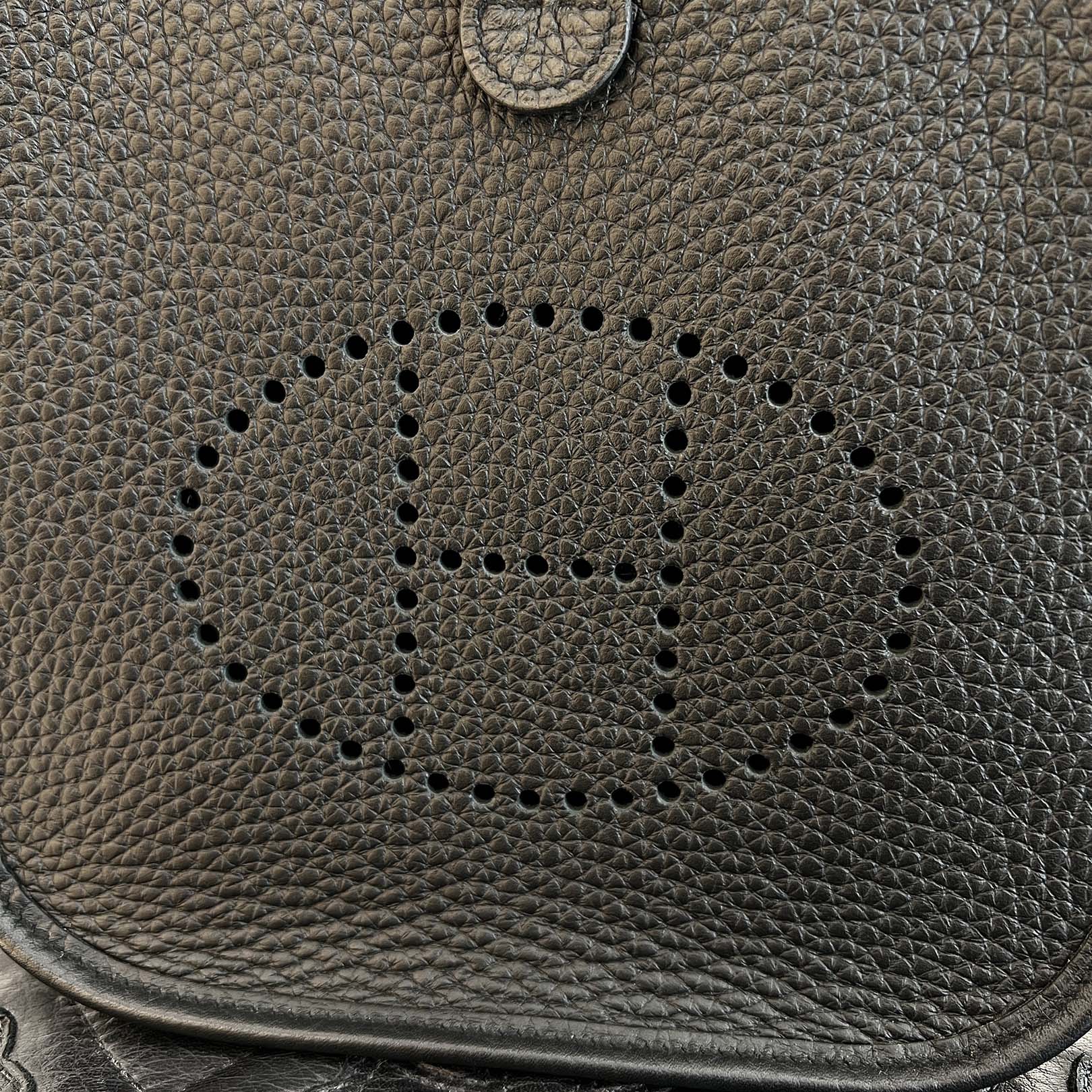 HERMES Evelyn Amazon TPM "NOIR" B刻印 エルメス エブリン アマゾン TPM "ノワール" レザーショルダーバッグ B刻印