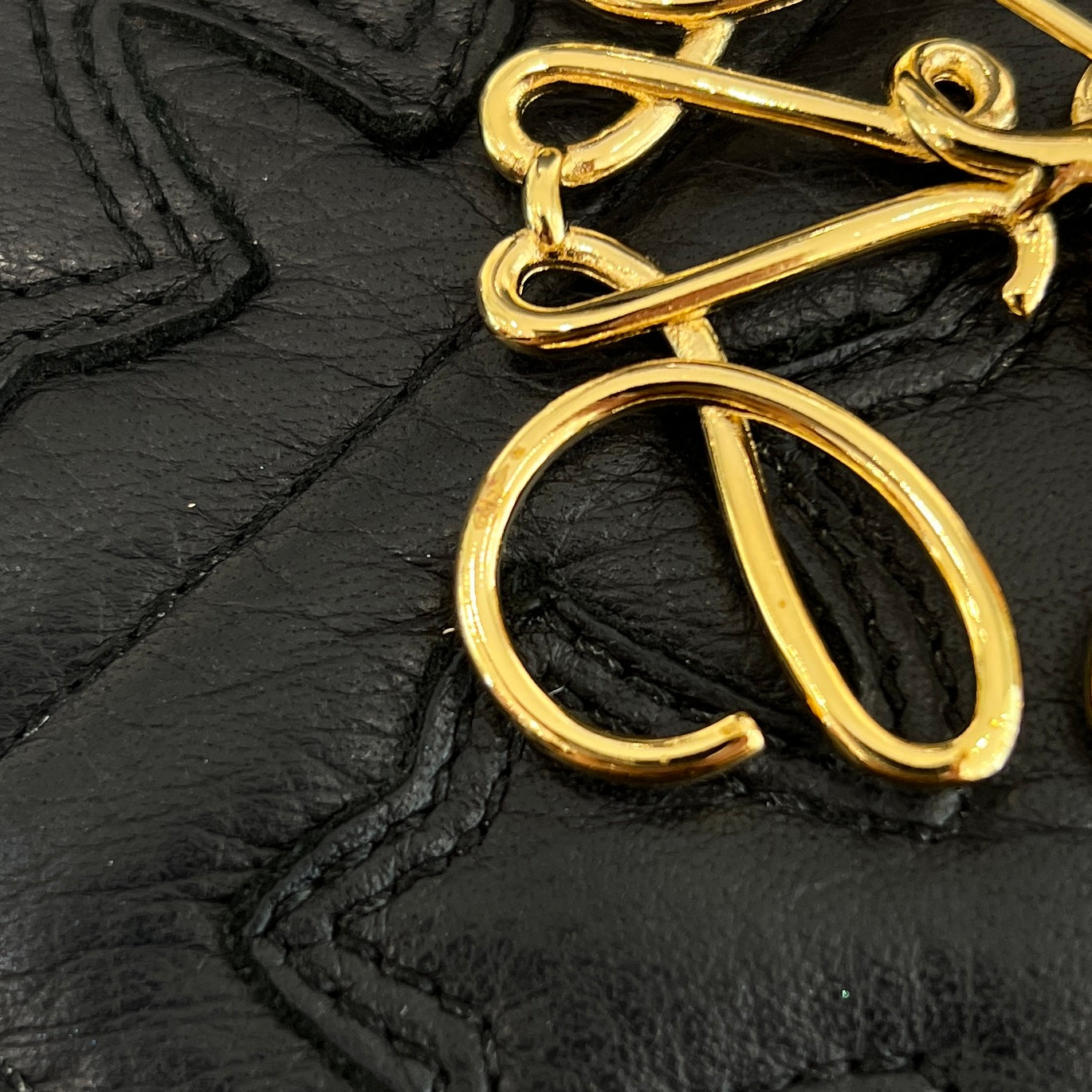 LOEWE Anagram Gold Broach 111.25.020 ロエベ アナグラム ゴールド ブローチ