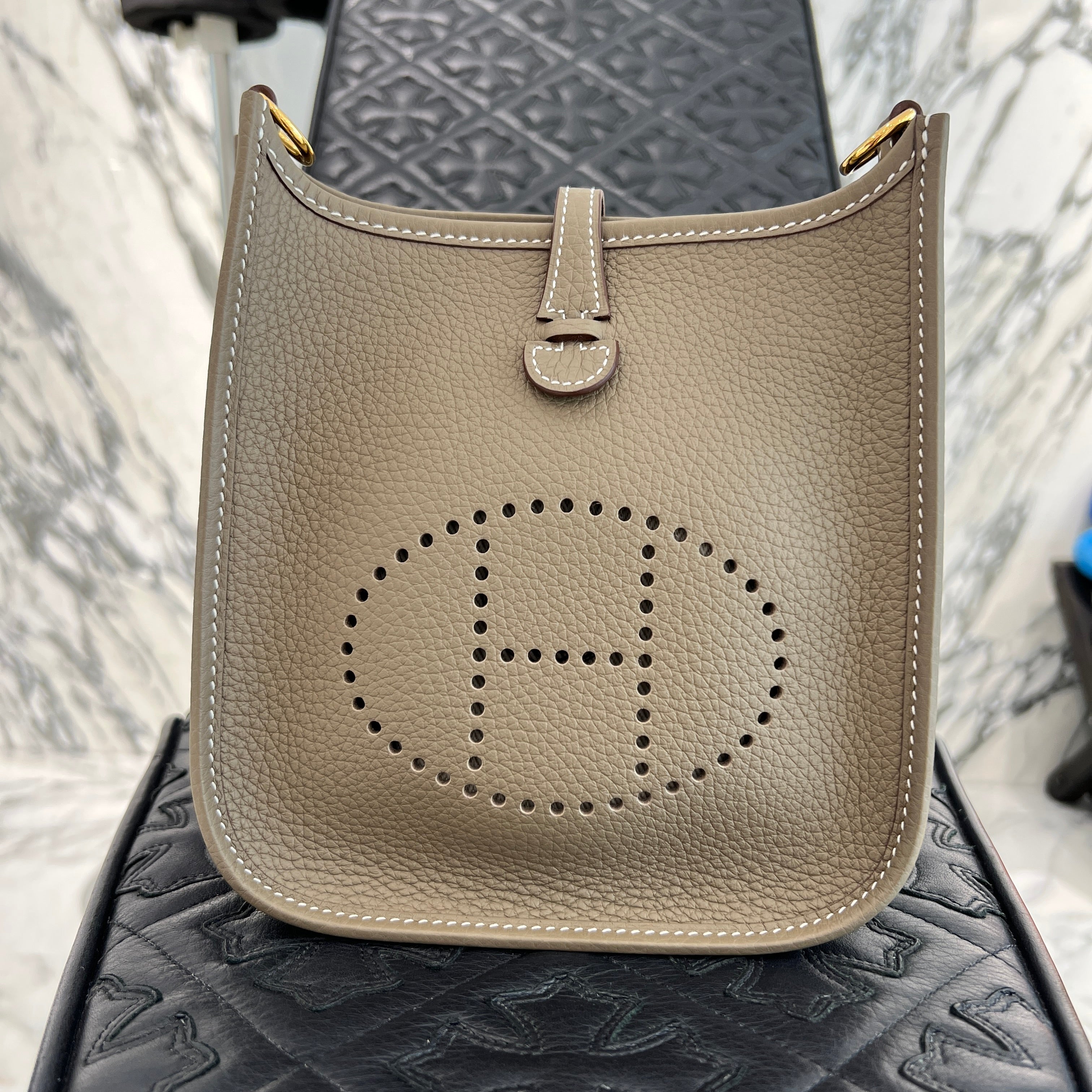 HERMES Evelyn TPM "Etoupe" W刻印 エルメス エブリン TPM "エトゥープ" レザーショルダーバッグ W刻印
