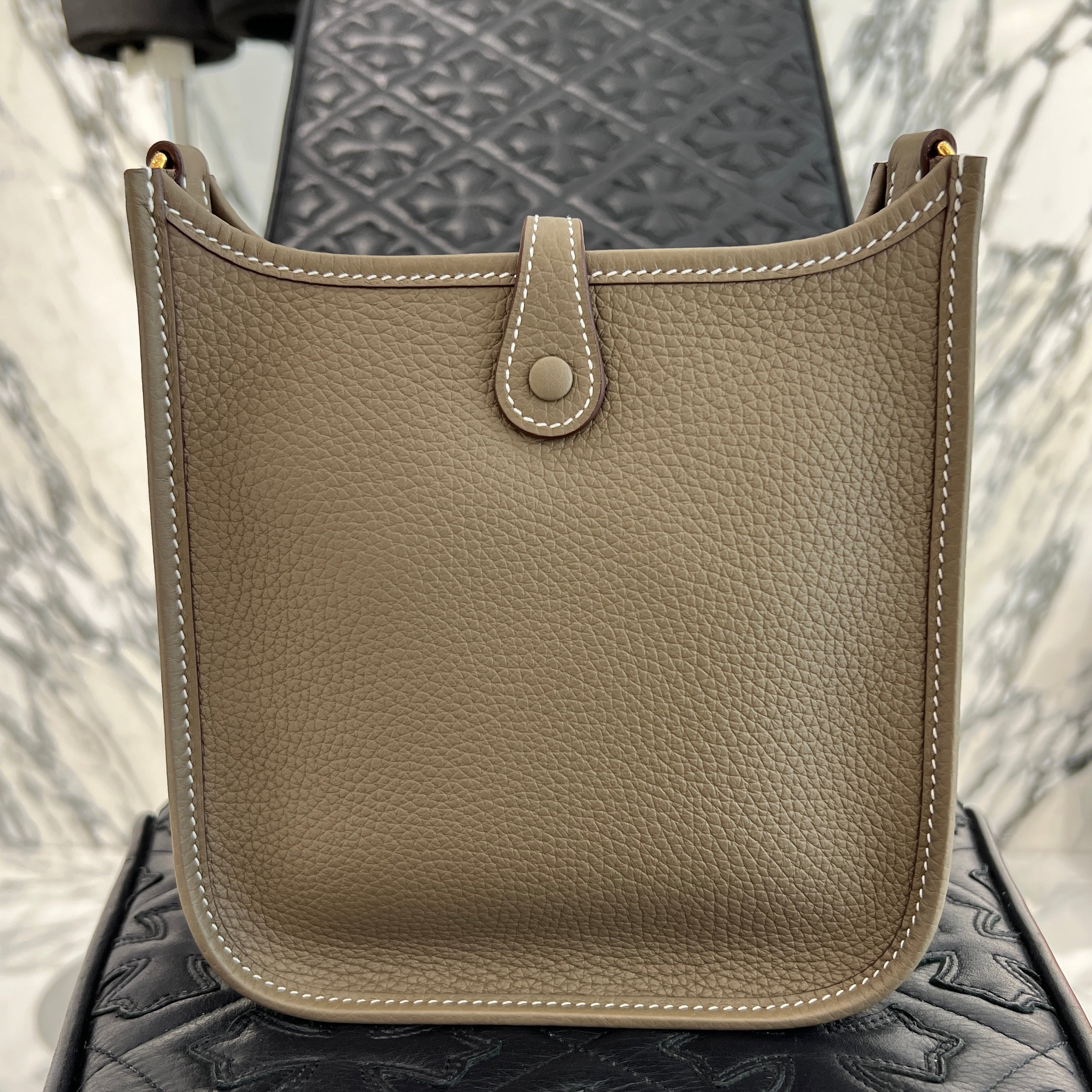 HERMES Evelyn TPM "Etoupe" W刻印 エルメス エブリン TPM "エトゥープ" レザーショルダーバッグ W刻印