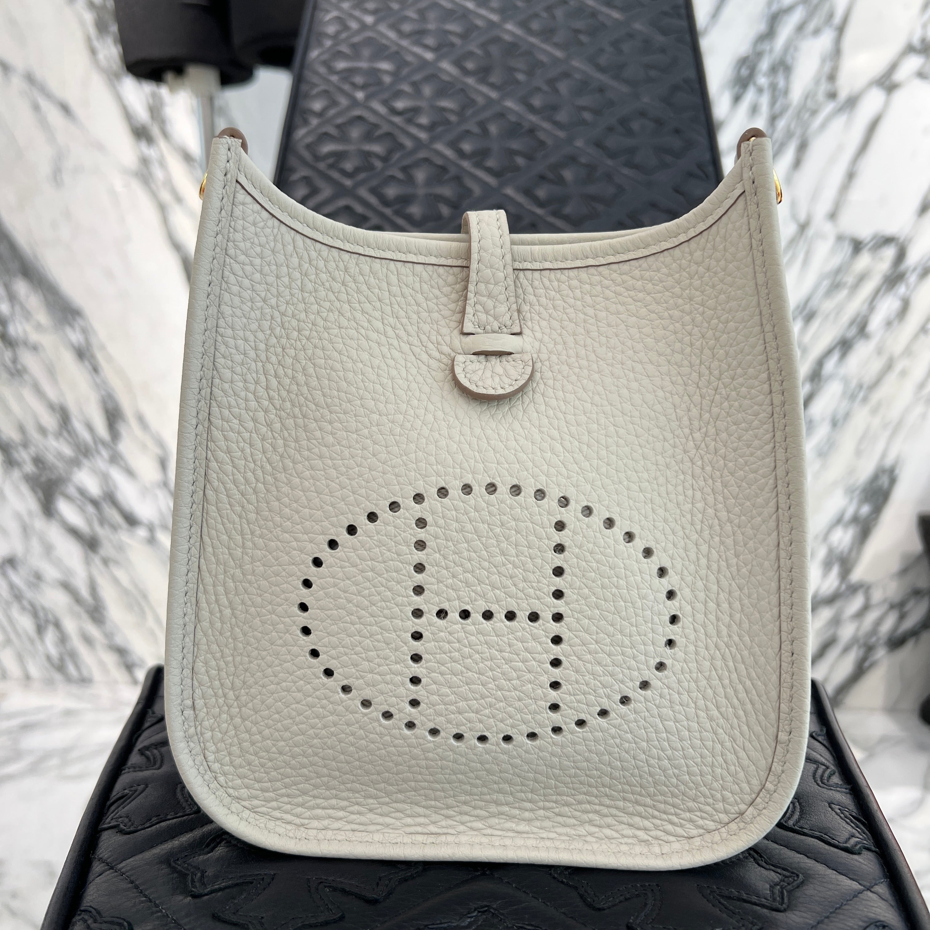 HERMES Evelyn TPM "Beton" W刻印 エルメス エブリン TPM "ベトン" レザーショルダーバッグ W刻印