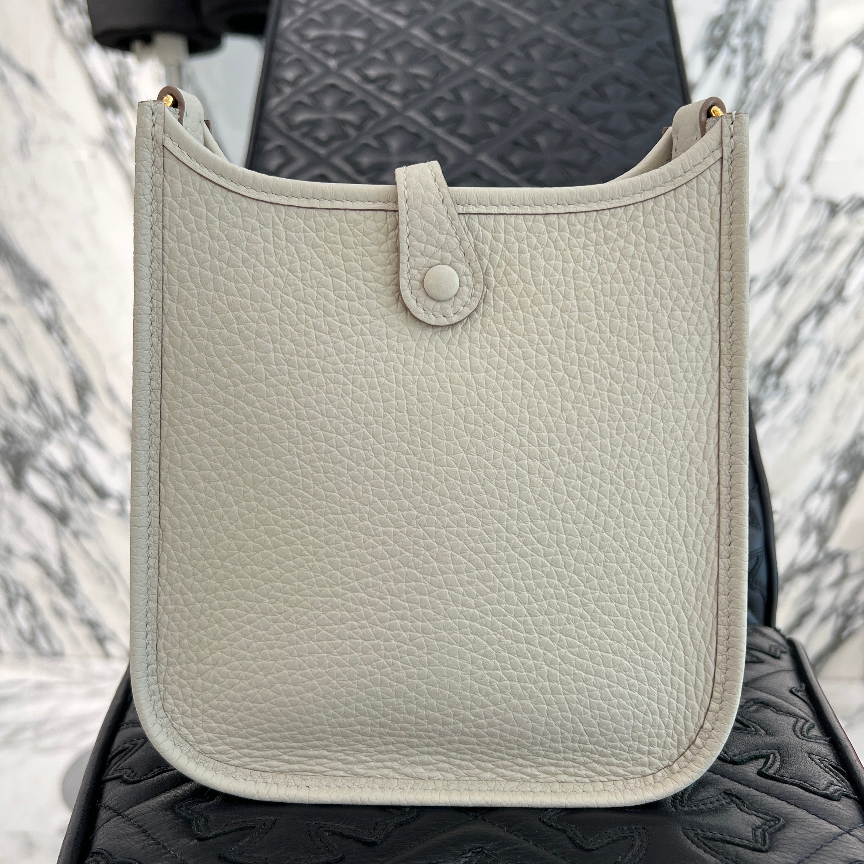 HERMES Evelyn TPM "Beton" W刻印 エルメス エブリン TPM "ベトン" レザーショルダーバッグ W刻印