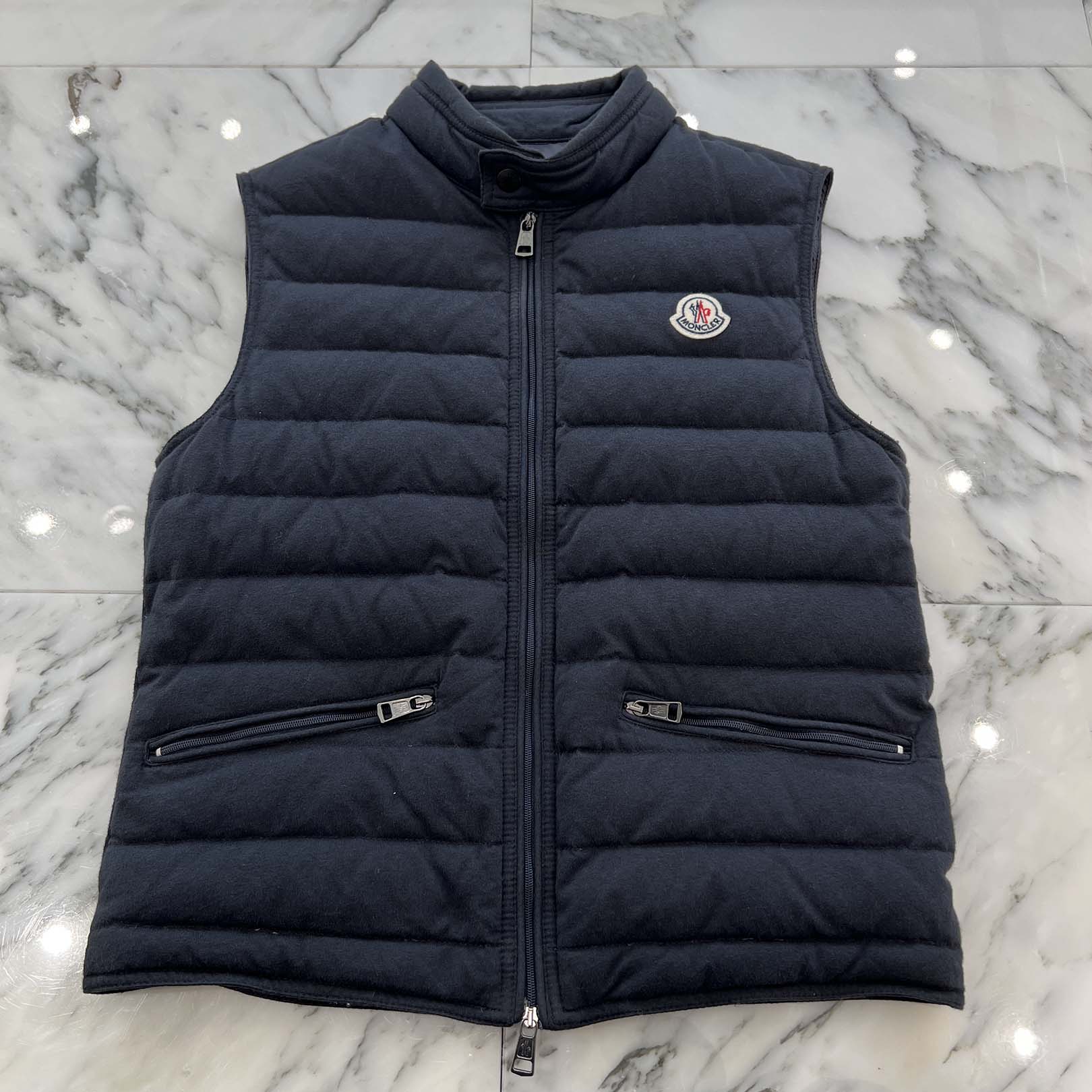 MONCLER モンクレール ダウンベスト GERARD 930 グレー サイズ4 MONCLER モンクレール ダウンベスト GERARD 930 グレー サイズ4