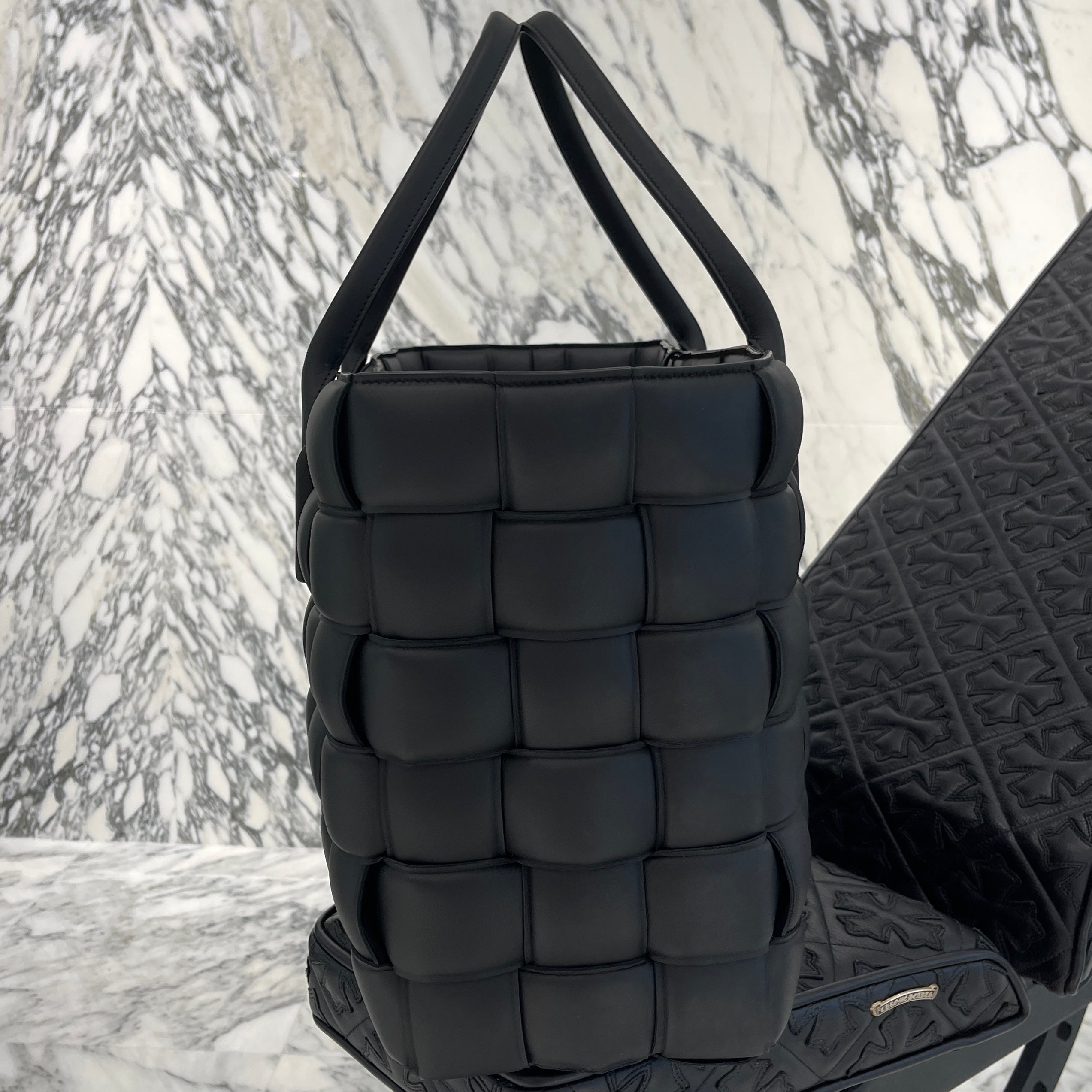 BOTTEGA VENETA Large Padded Intrecciato Leather Tote Bag 592122VMBK18803 ボッテガヴェネタ ラージ パデッド イントレッチオ レザー トートバッグ