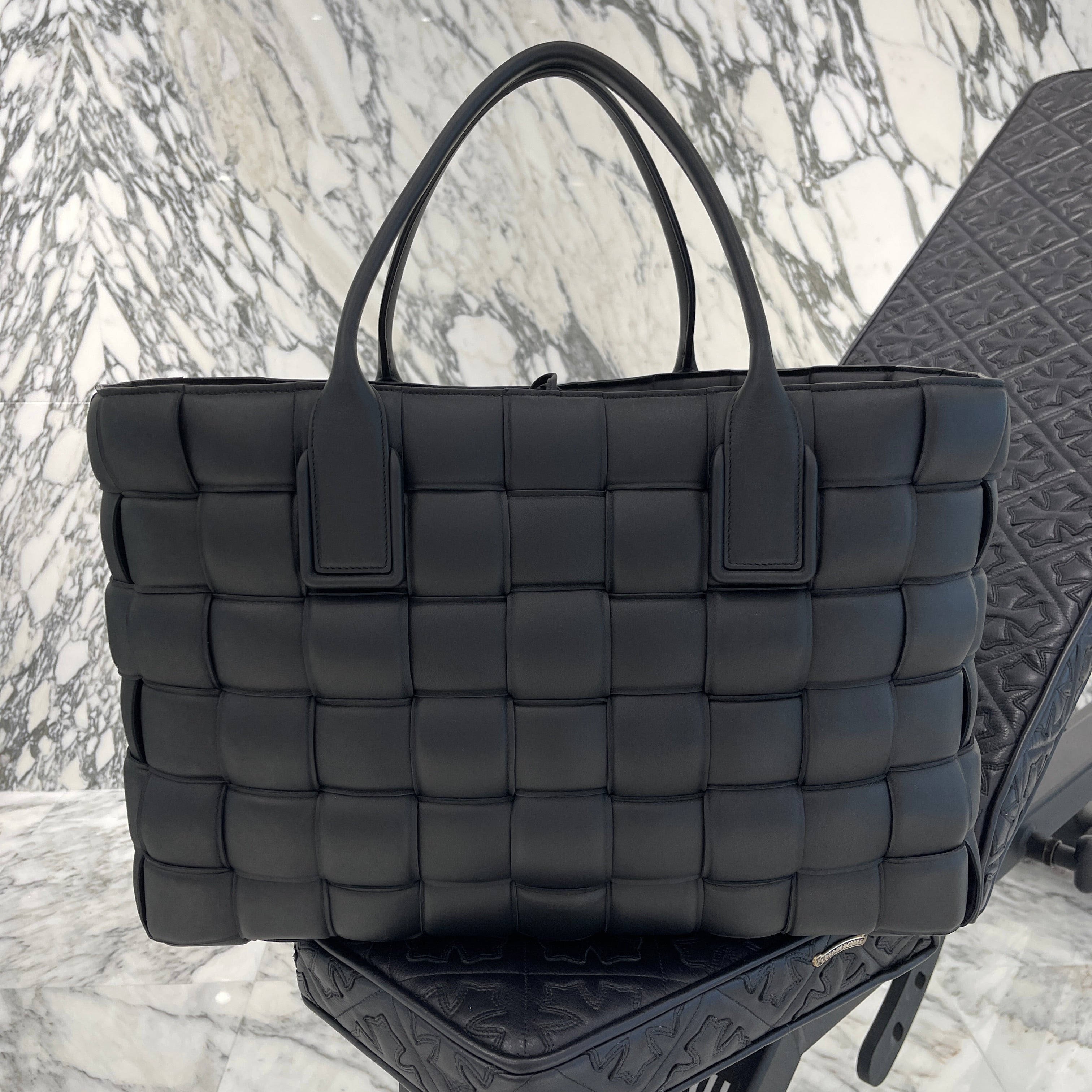 BOTTEGA VENETA Large Padded Intrecciato Leather Tote Bag 592122VMBK18803 ボッテガヴェネタ ラージ パデッド イントレッチオ レザー トートバッグ