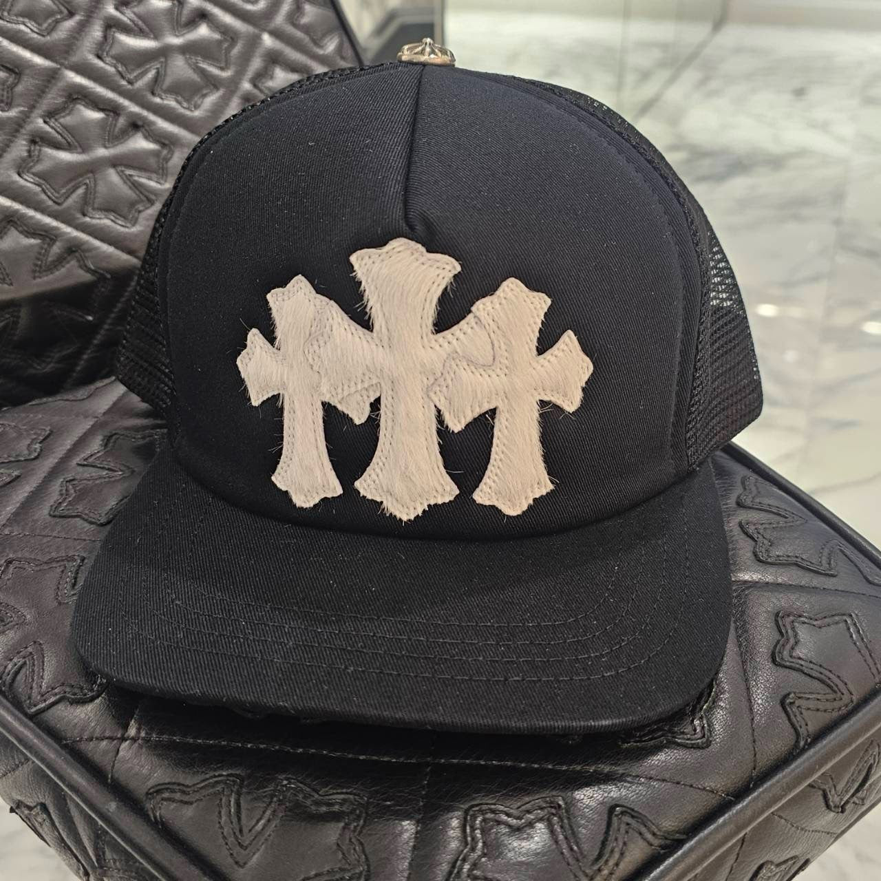 クロムハーツ トリプルクロス ハラコレザー パッチトラッカーキャップ CHROME HEARTS 2025AW Triple Cross Harako Leather Patch Trucker Cap