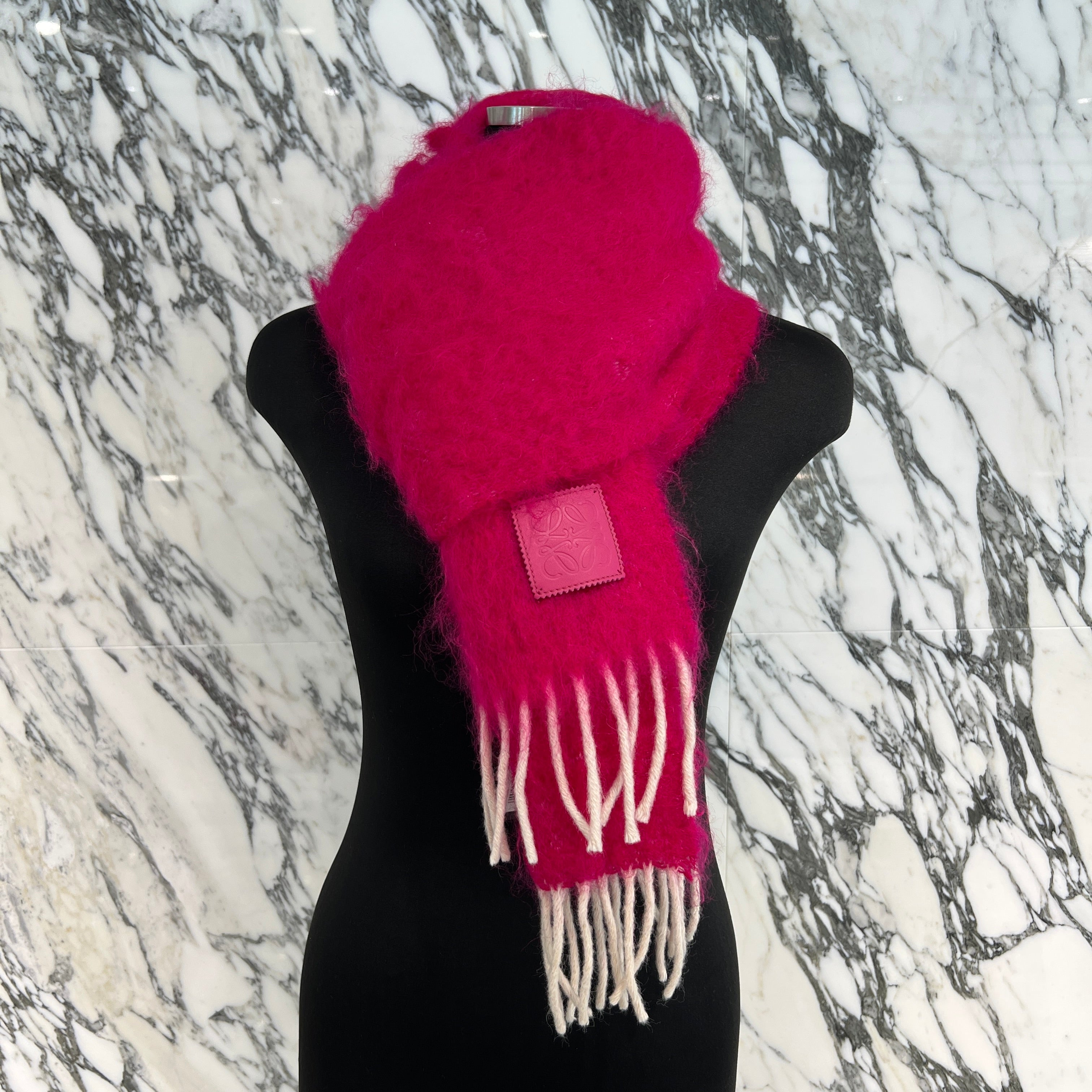 LOEWE Anagram Leather Patch Mohair & Wool Fringe Scarf F811257X01 0010793560 ロエベ アナグラム レザーパッチ モヘア&ウール フリンジ スカーフ