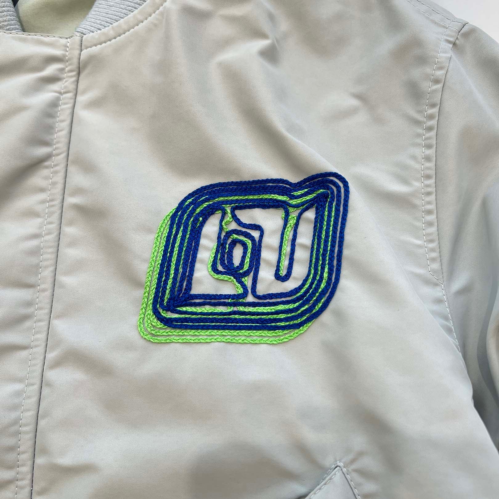 LOUIS VUITTON 2023AW Embroidered Light Weight Technical Bomber Jacket HPB71W Size 44 ルイヴィトン エンブロイダード ライトウェイト テクニカル ボンバージャケット サイズ44