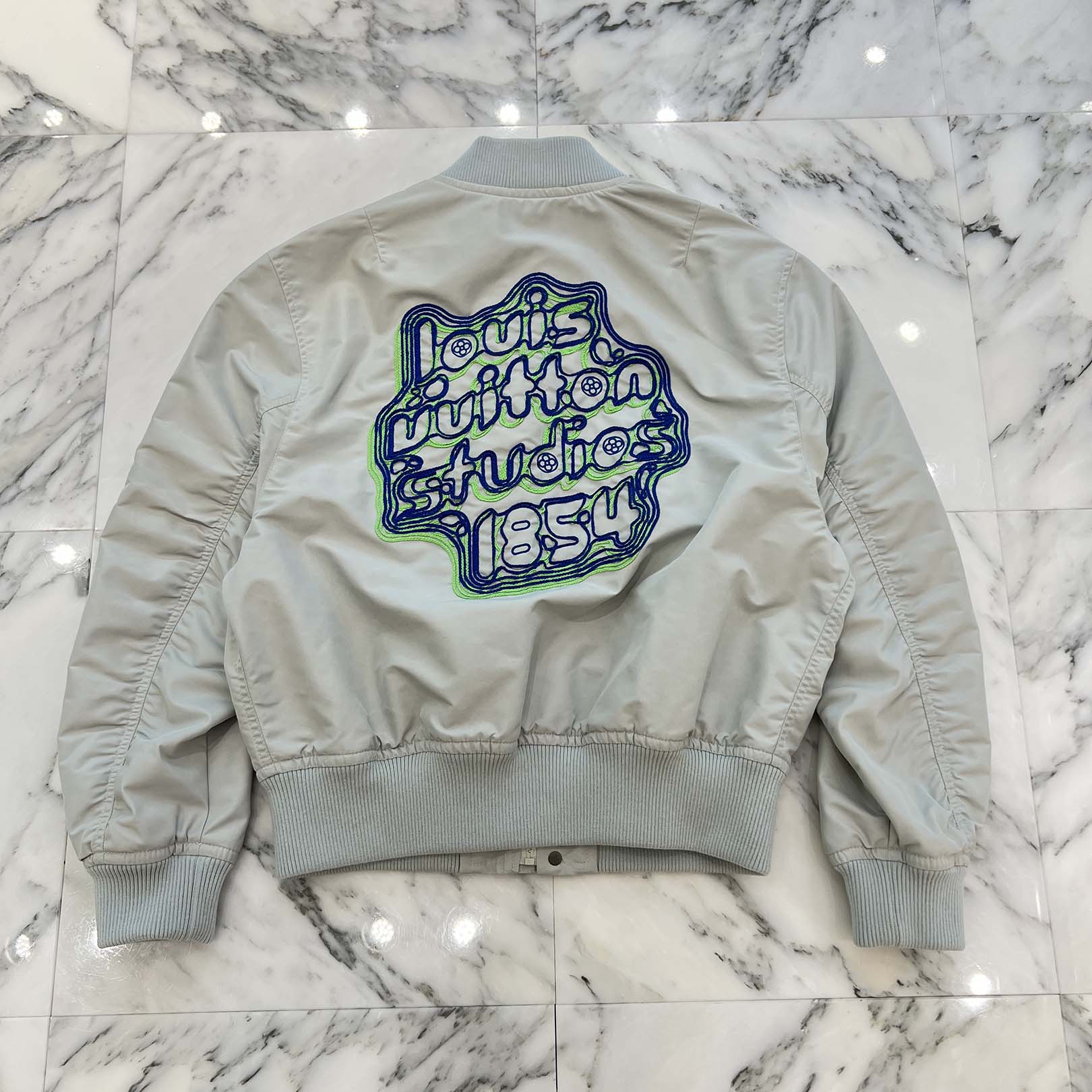 LOUIS VUITTON 2023AW Embroidered Light Weight Technical Bomber Jacket HPB71W Size 44 ルイヴィトン エンブロイダード ライトウェイト テクニカル ボンバージャケット サイズ44