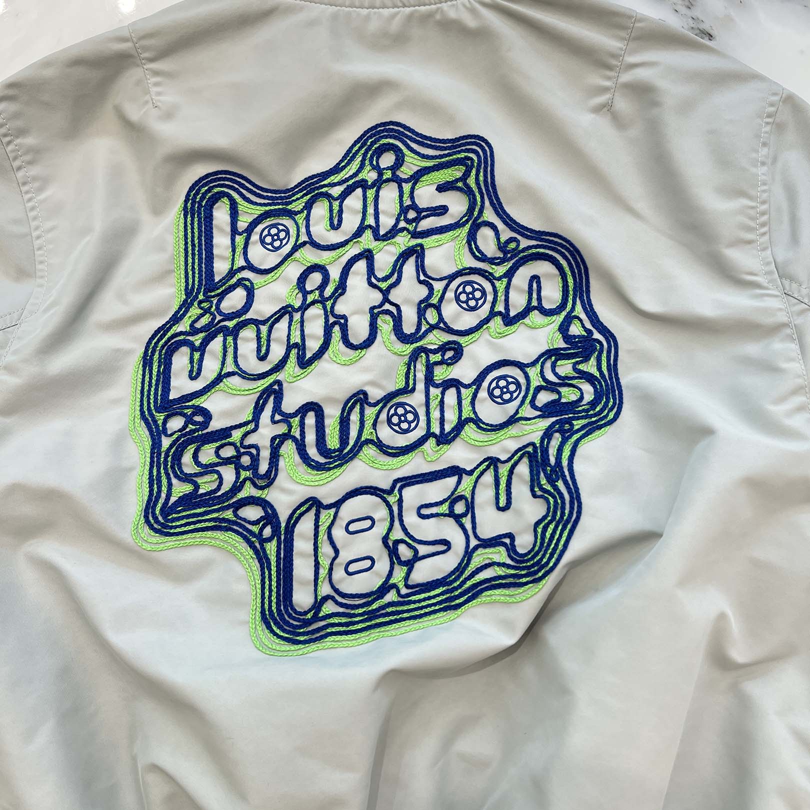 LOUIS VUITTON 2023AW Embroidered Light Weight Technical Bomber Jacket HPB71W Size 44 ルイヴィトン エンブロイダード ライトウェイト テクニカル ボンバージャケット サイズ44