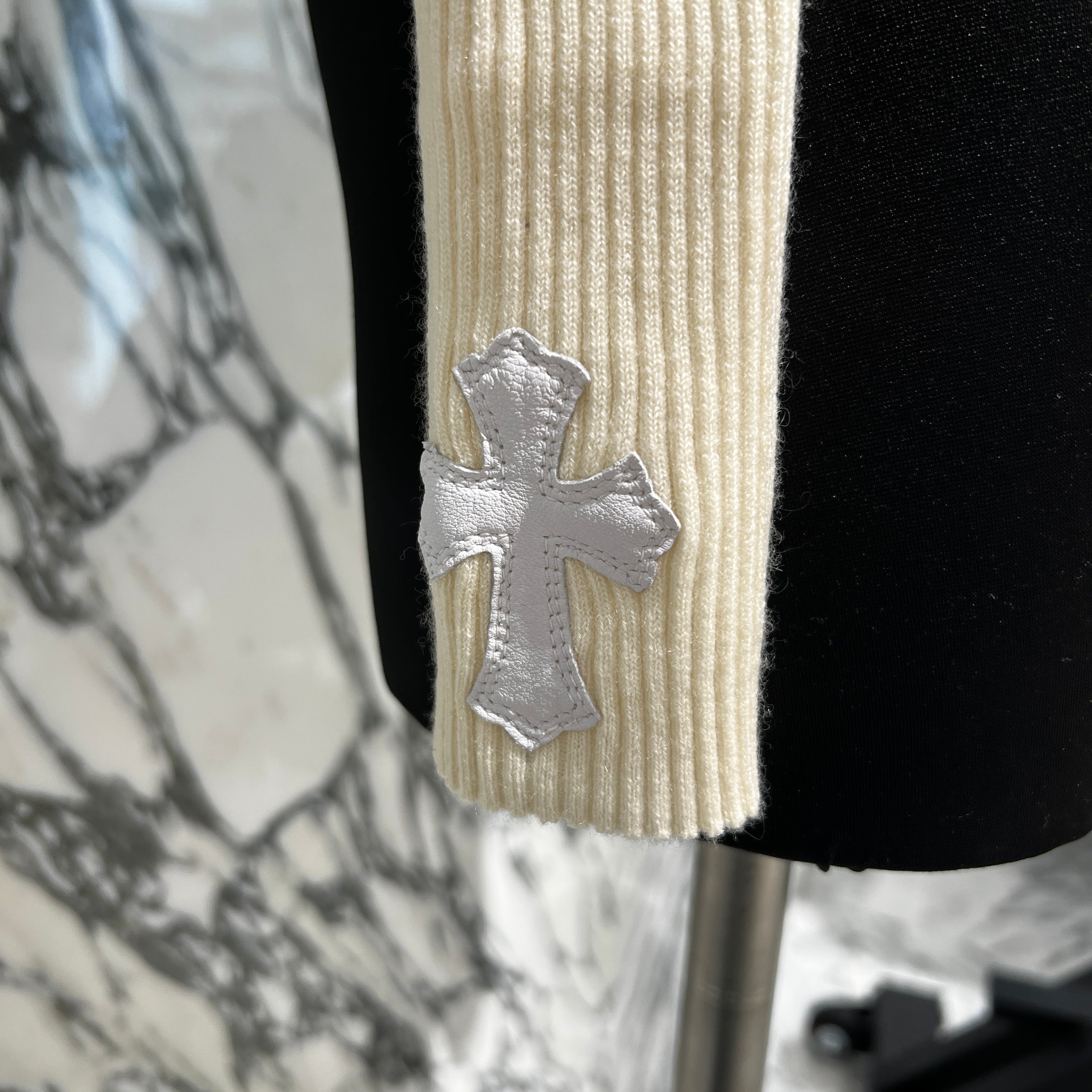 CHROME HEARTS Y NOT Leather Cross Patch Cashmere Turtle Neck Knit Sweater Size M クロムハーツ ワイノット レザークロスパッチ カシミヤ タートルネック ニットセーター サイズM