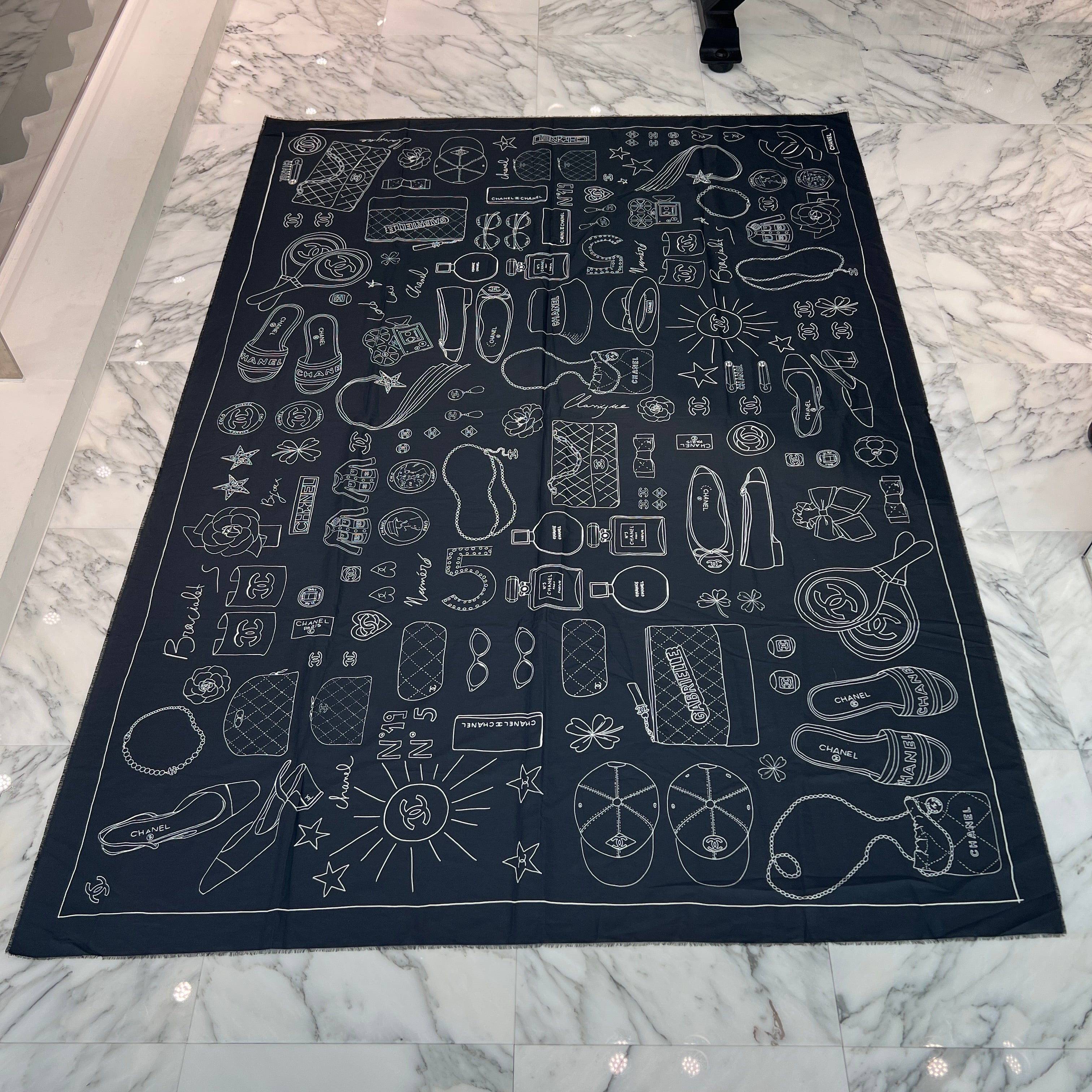 CHANEL 2024SS CC Logo Hand Painted Cotton Silk Scarf シャネル CCロゴ 手書き風 コットンシルク スカーフ