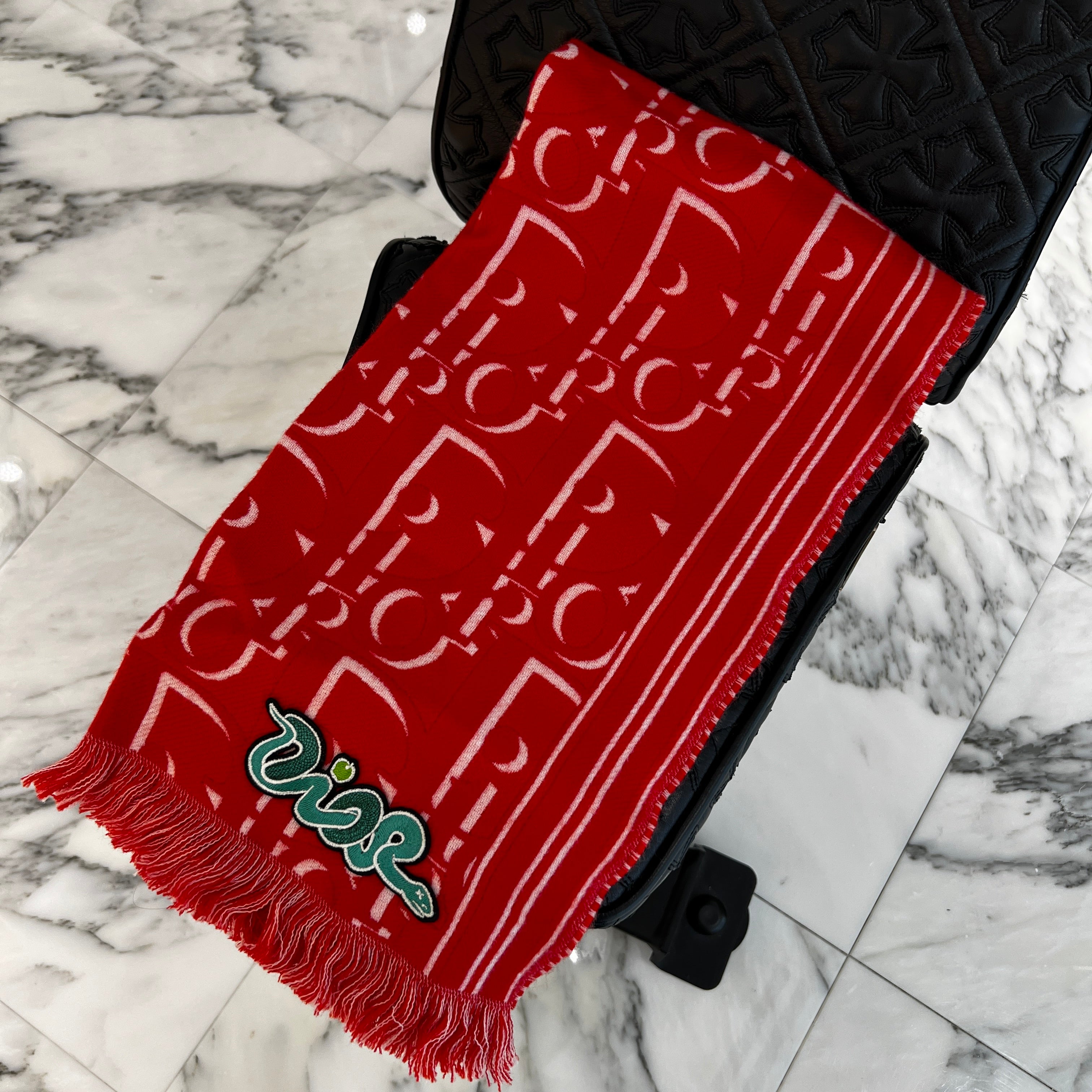 DIOR × Kaws 2025SS Snake Embroidered Wool Scarf 51E0007A1015 ディオール×カウズ スネーク刺繡 ウールスカーフ