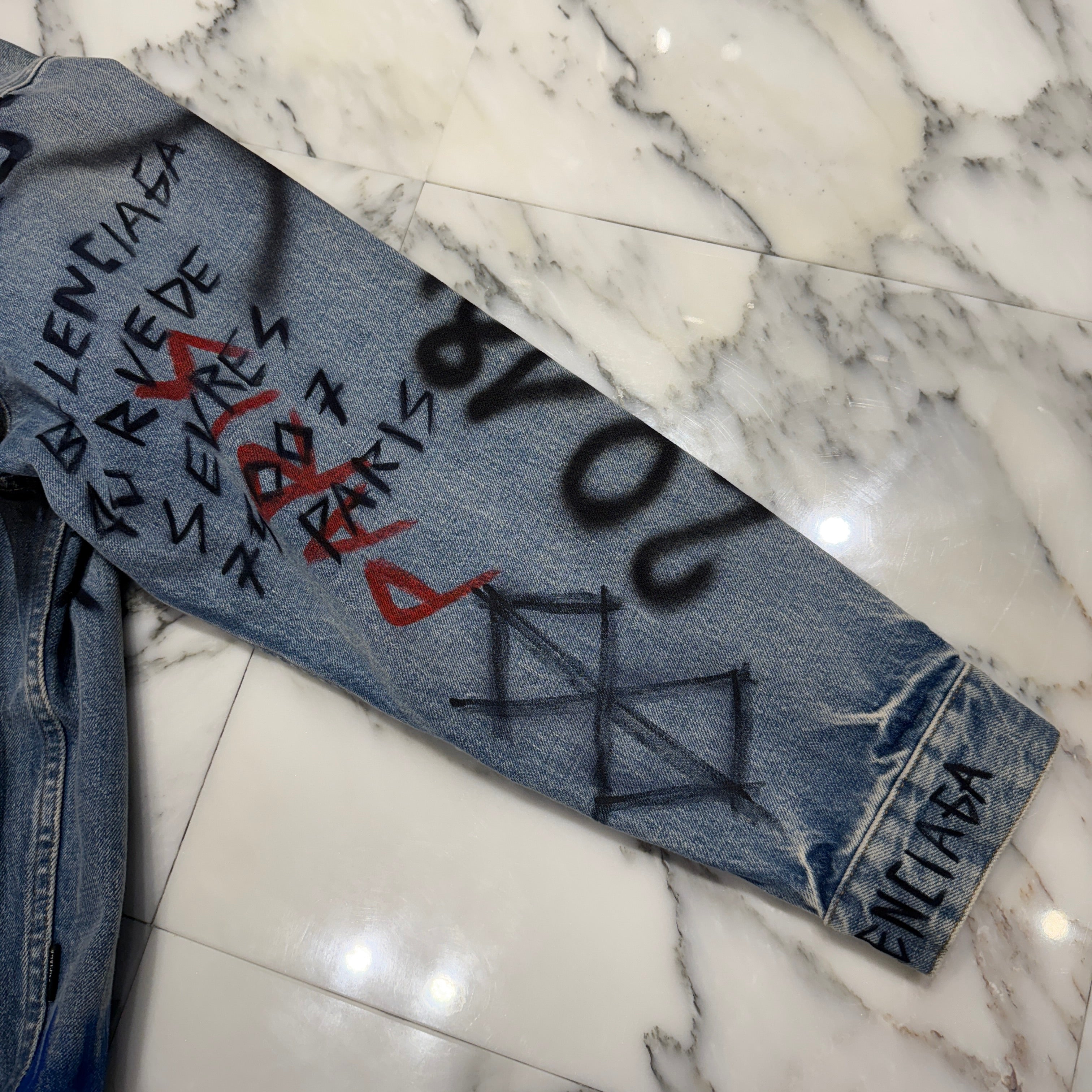 BALENCIAGA 2018AW Graffiti Paint Denim Jacket 534556 TBP33 Size 44