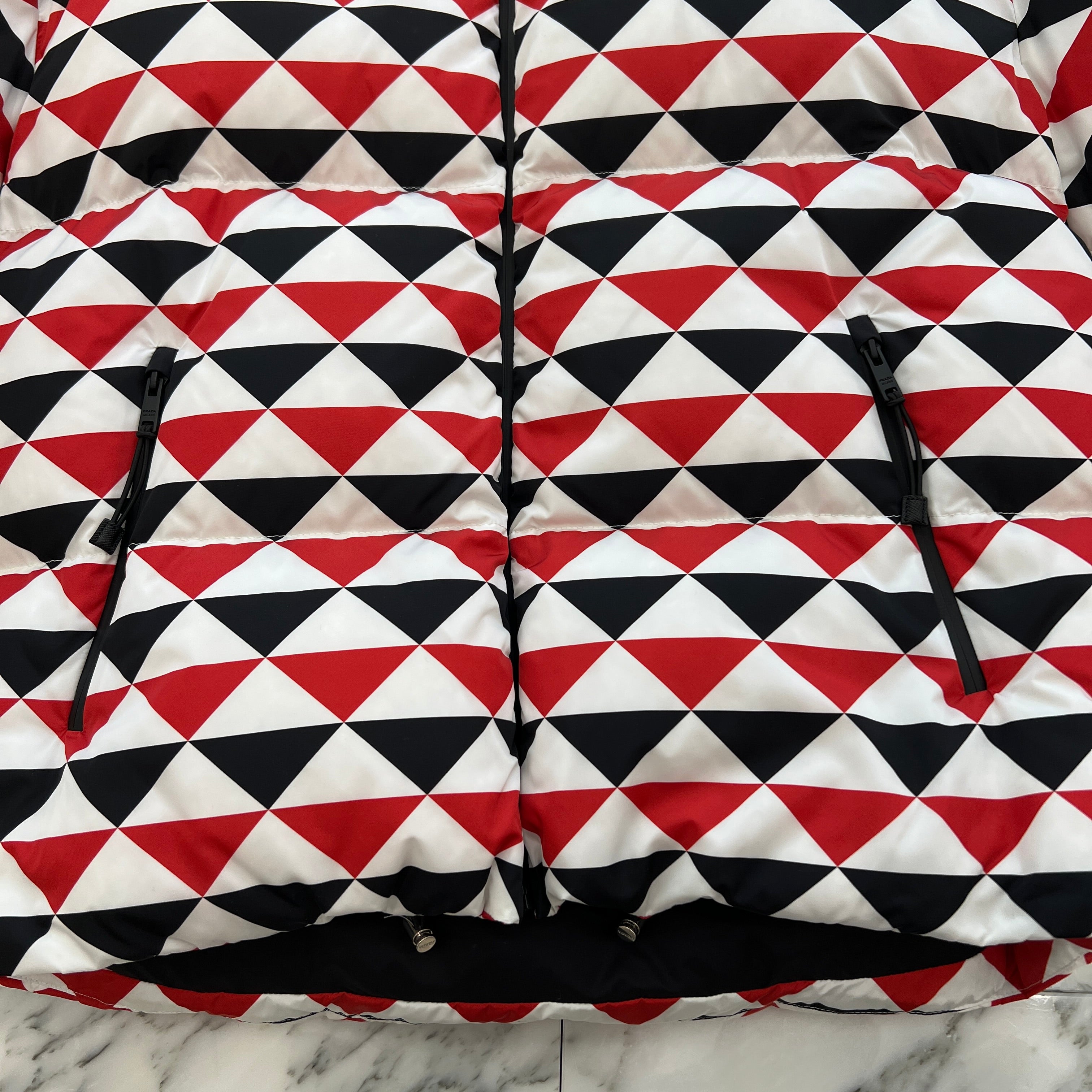 m*o様 サ*ラ様 PRADA プラダのナイロンコート　三角ロゴプレート PRADA 2023AW Nylon Triangle Logo Plate Down Jacket Size XXL プラダ