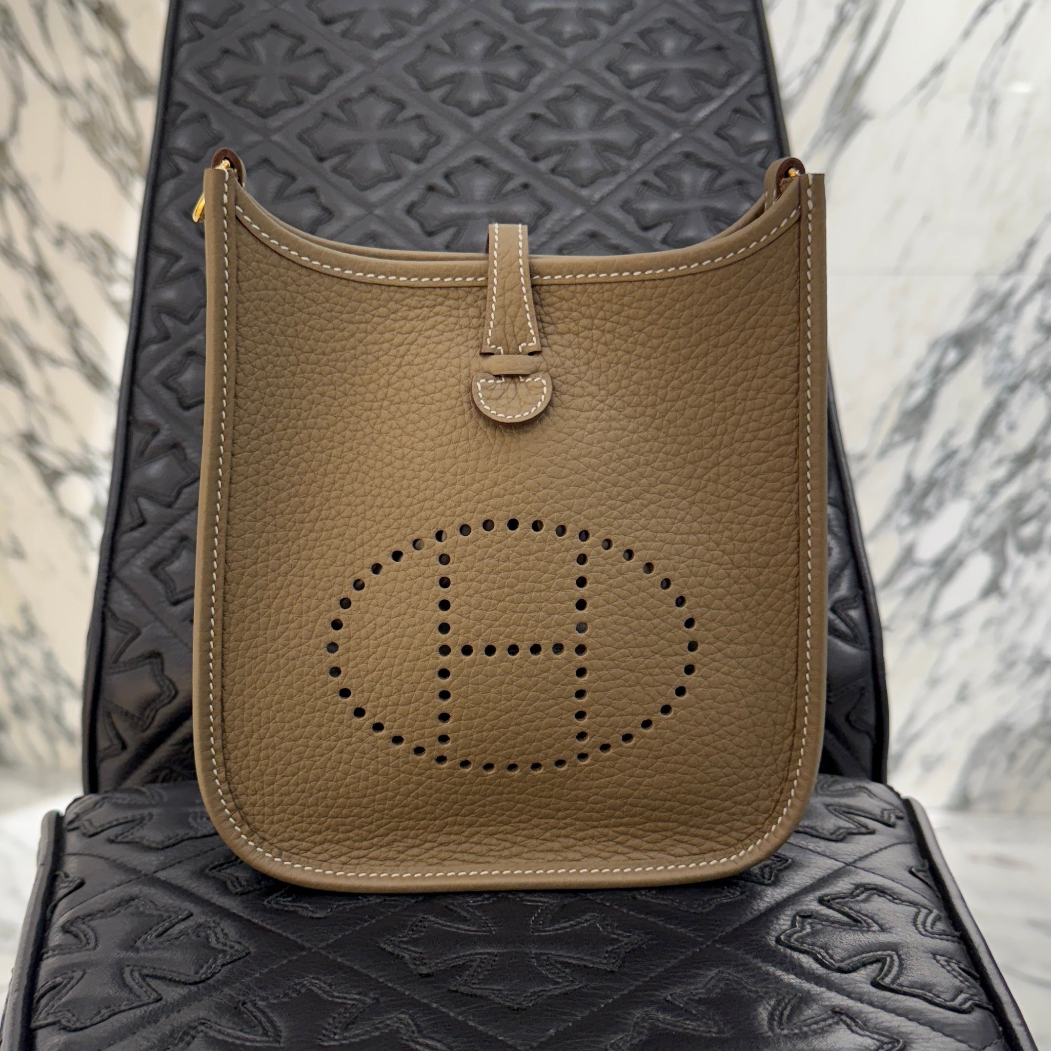 HERMES Evelyn Amazon TPM "Etoupe" K刻印 エルメス エブリン アマゾン TPM "エトゥープ" レザーショルダーバッグ K刻印