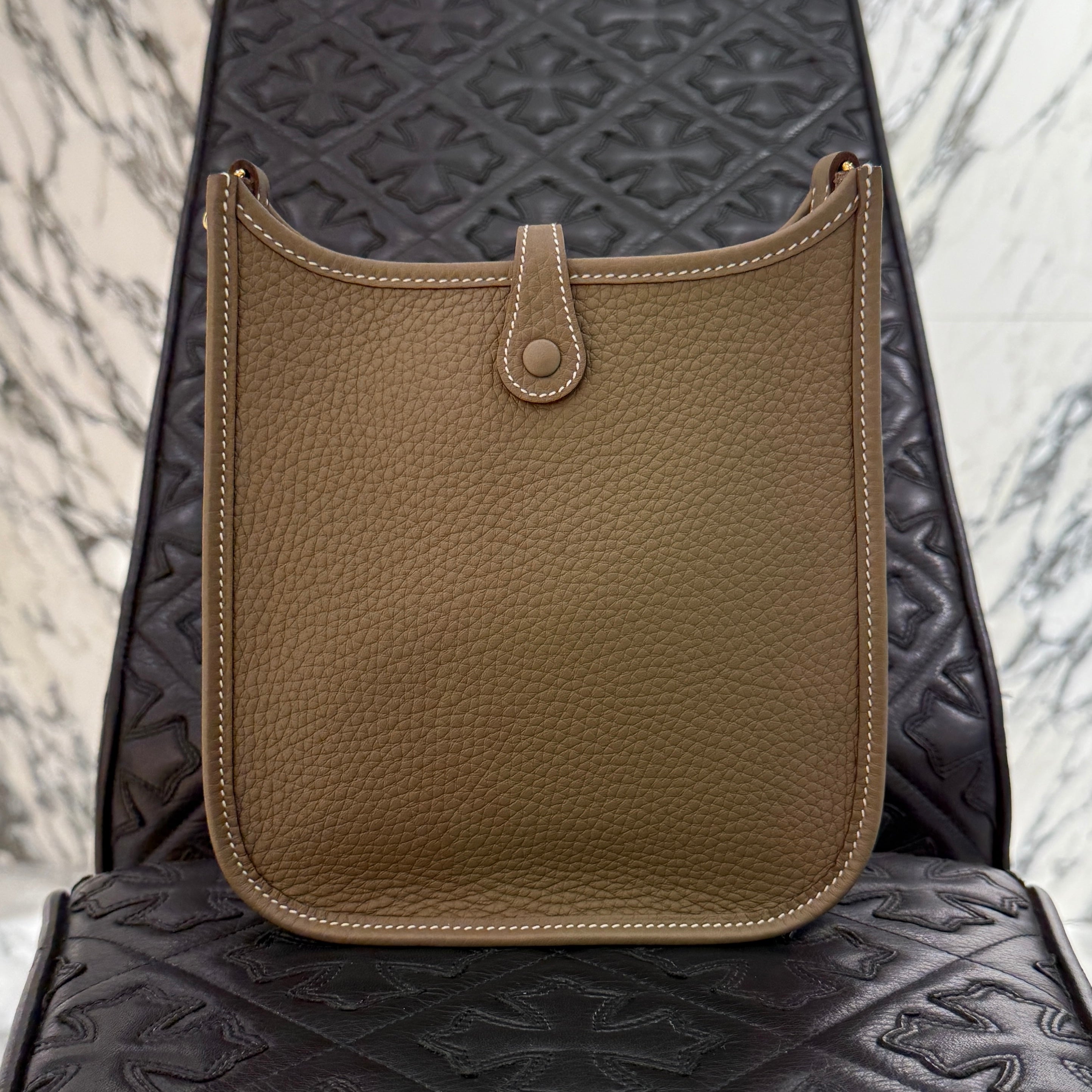 HERMES Evelyn Amazon TPM "Etoupe" K刻印 エルメス エブリン アマゾン TPM "エトゥープ" レザーショルダーバッグ K刻印