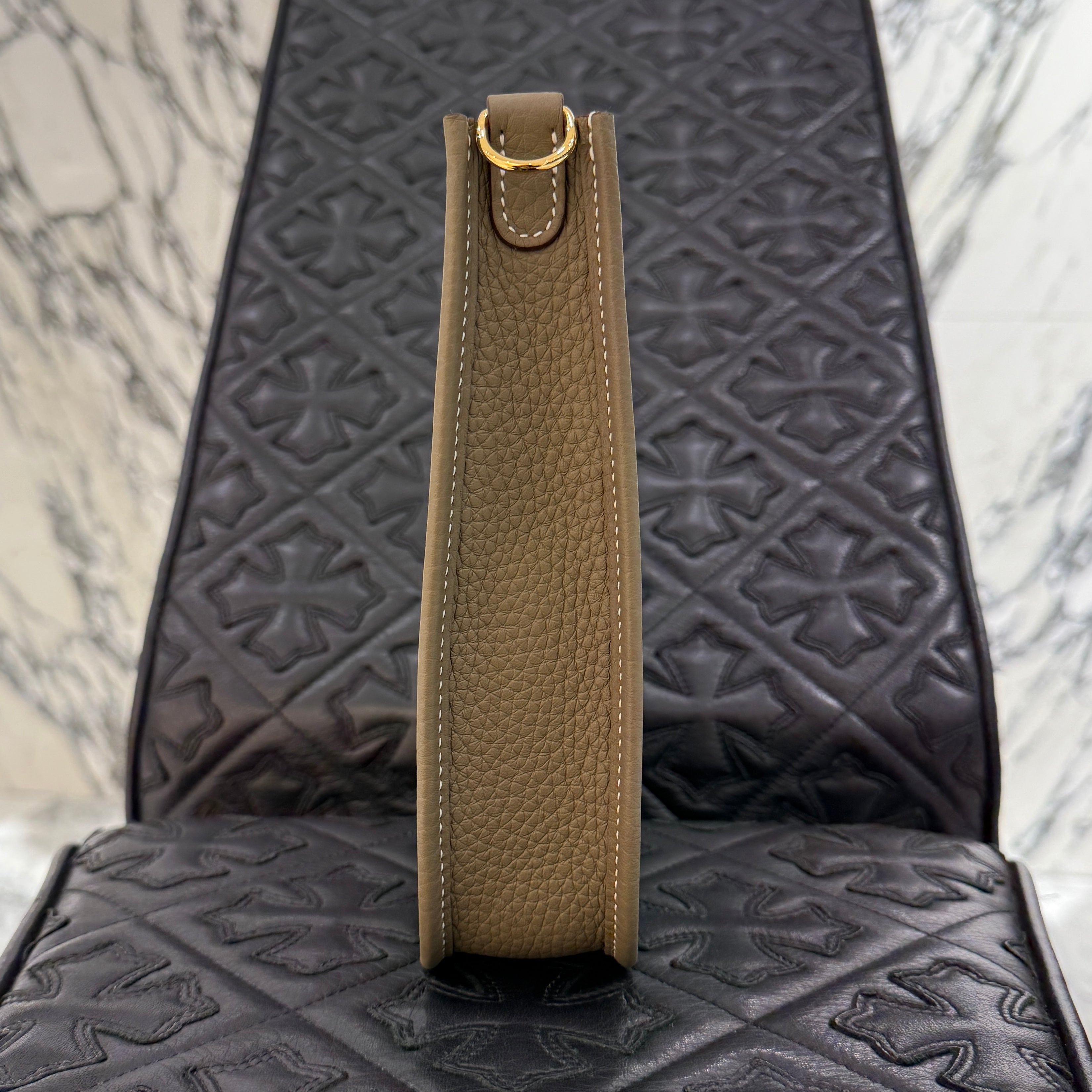 HERMES Evelyn Amazon TPM "Etoupe" K刻印 エルメス エブリン アマゾン TPM "エトゥープ" レザーショルダーバッグ K刻印