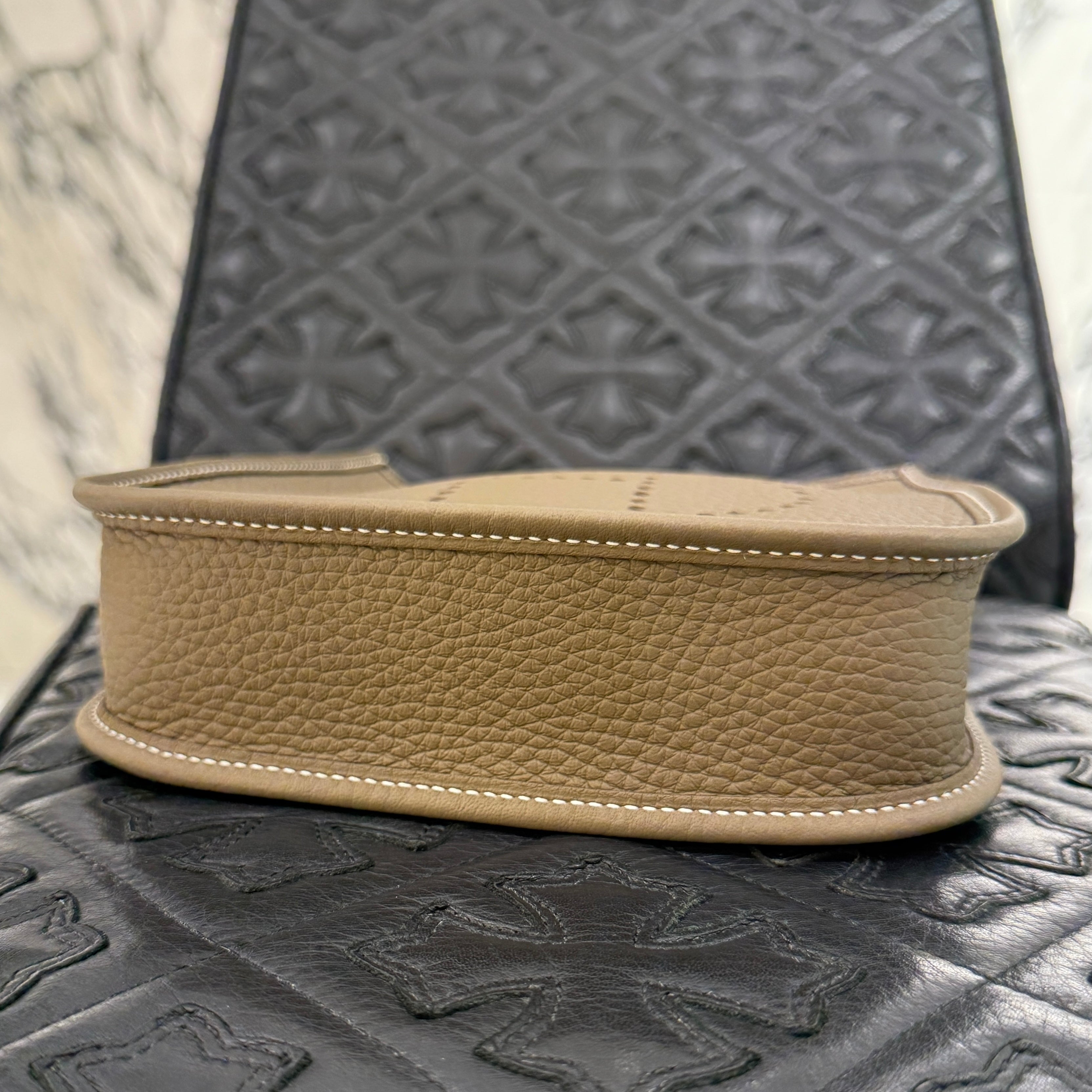 HERMES Evelyn Amazon TPM "Etoupe" K刻印 エルメス エブリン アマゾン TPM "エトゥープ" レザーショルダーバッグ K刻印