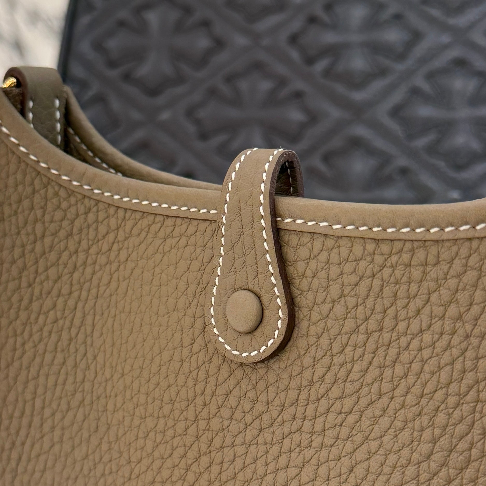 HERMES Evelyn Amazon TPM "Etoupe" K刻印 エルメス エブリン アマゾン TPM "エトゥープ" レザーショルダーバッグ K刻印