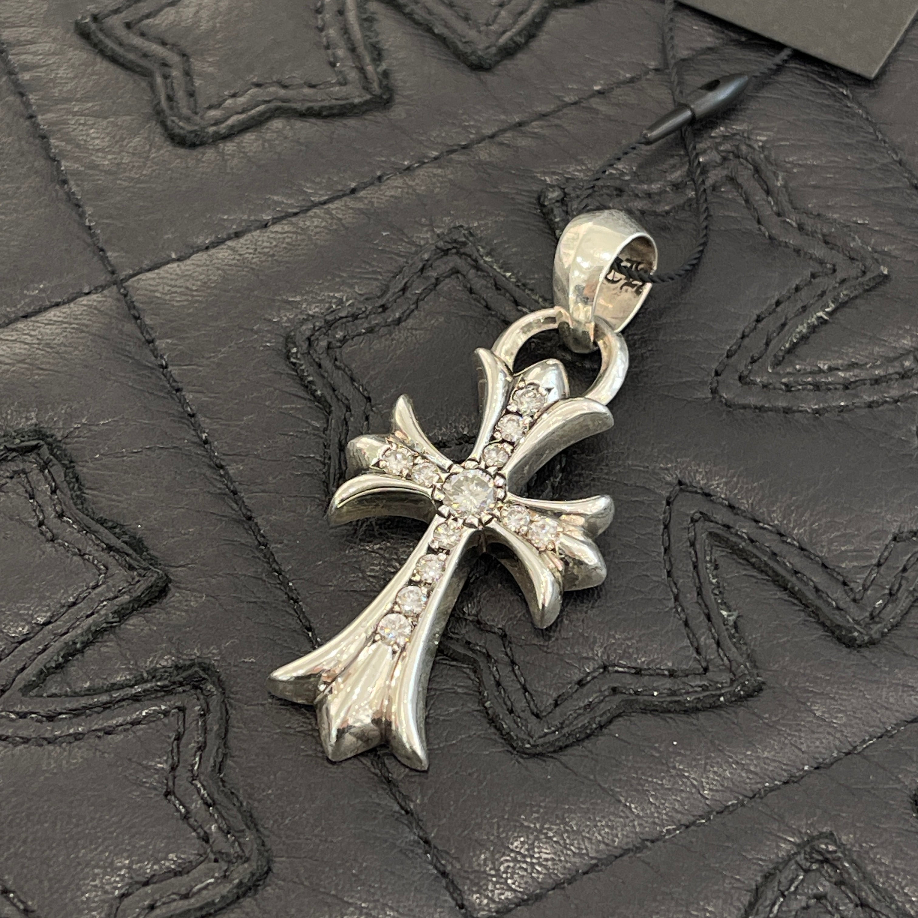 CHROME HEARTS Small CH Cross With Bail Pave Diamond Pendant Top クロムハーツ スモールCHクロス ウィズベイル パヴェダイヤ ペンダントトップ