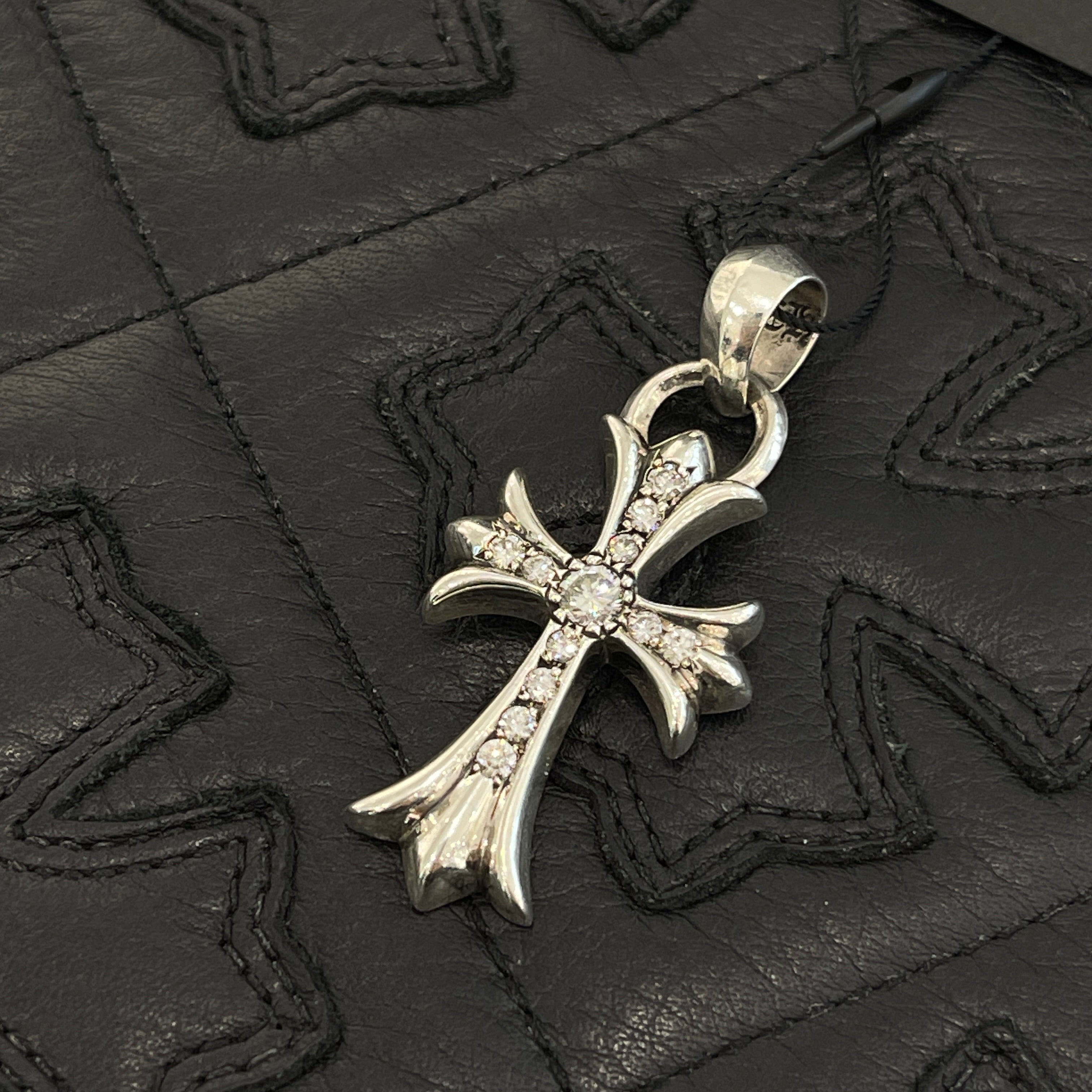 CHROME HEARTS Small CH Cross With Bail Pave Diamond Pendant Top クロムハーツ スモールCHクロス ウィズベイル パヴェダイヤ ペンダントトップ