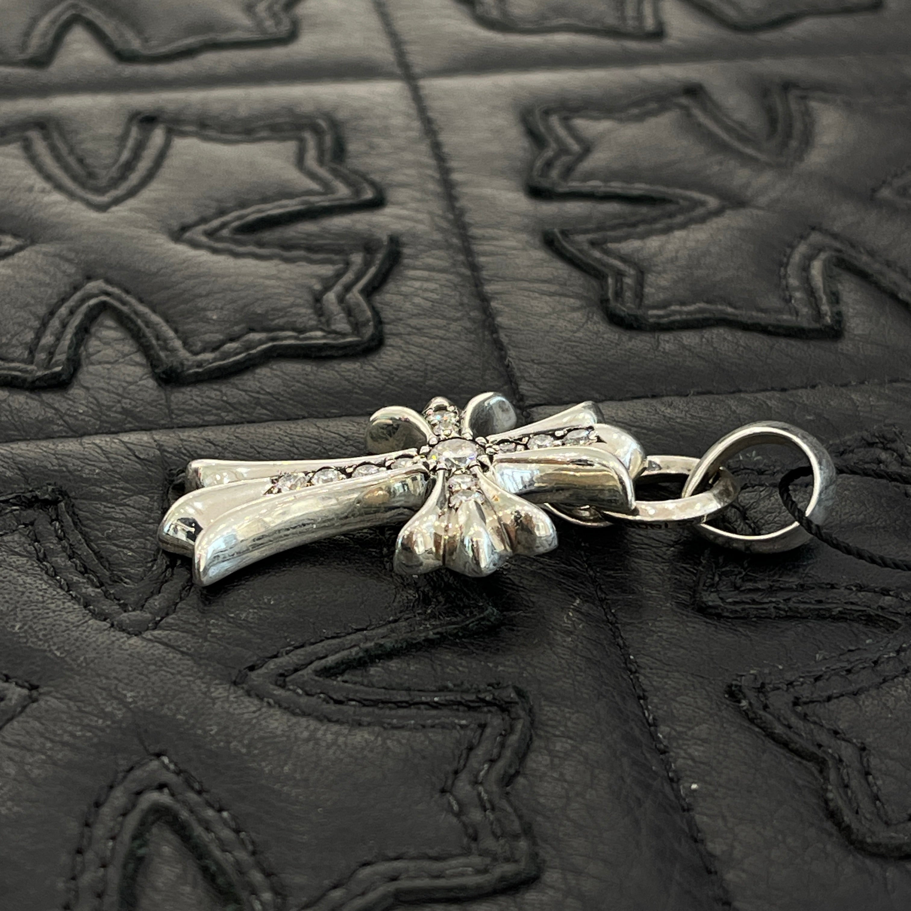 CHROME HEARTS Small CH Cross With Bail Pave Diamond Pendant Top クロムハーツ スモールCHクロス ウィズベイル パヴェダイヤ ペンダントトップ