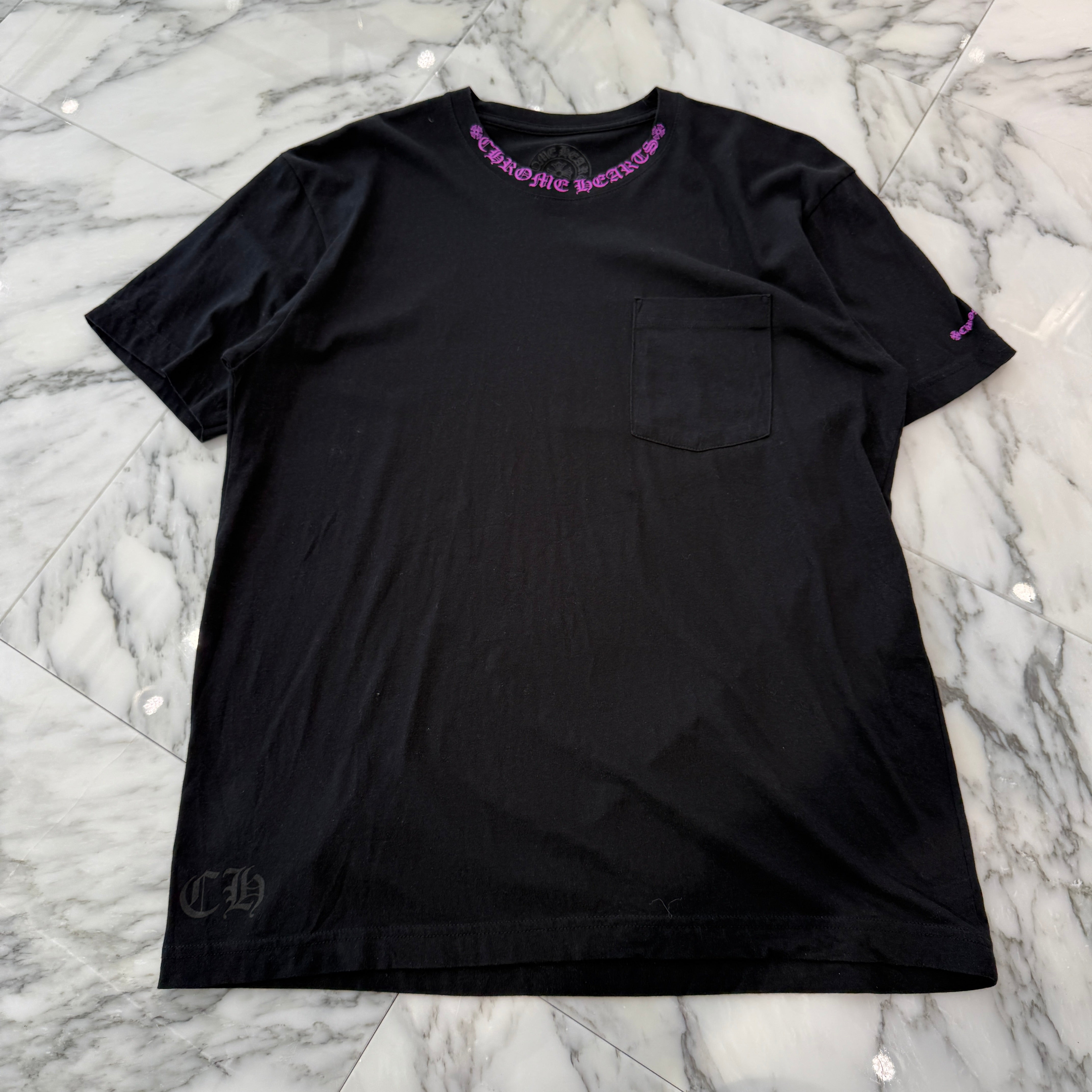CHROME HEARTS Old English Purple Neck Logo Short Sleeve Tee Size L クロムハーツ オールドイングリッシュ パープルネックロゴ ショートスリーブ Tシャツ サイズＬ