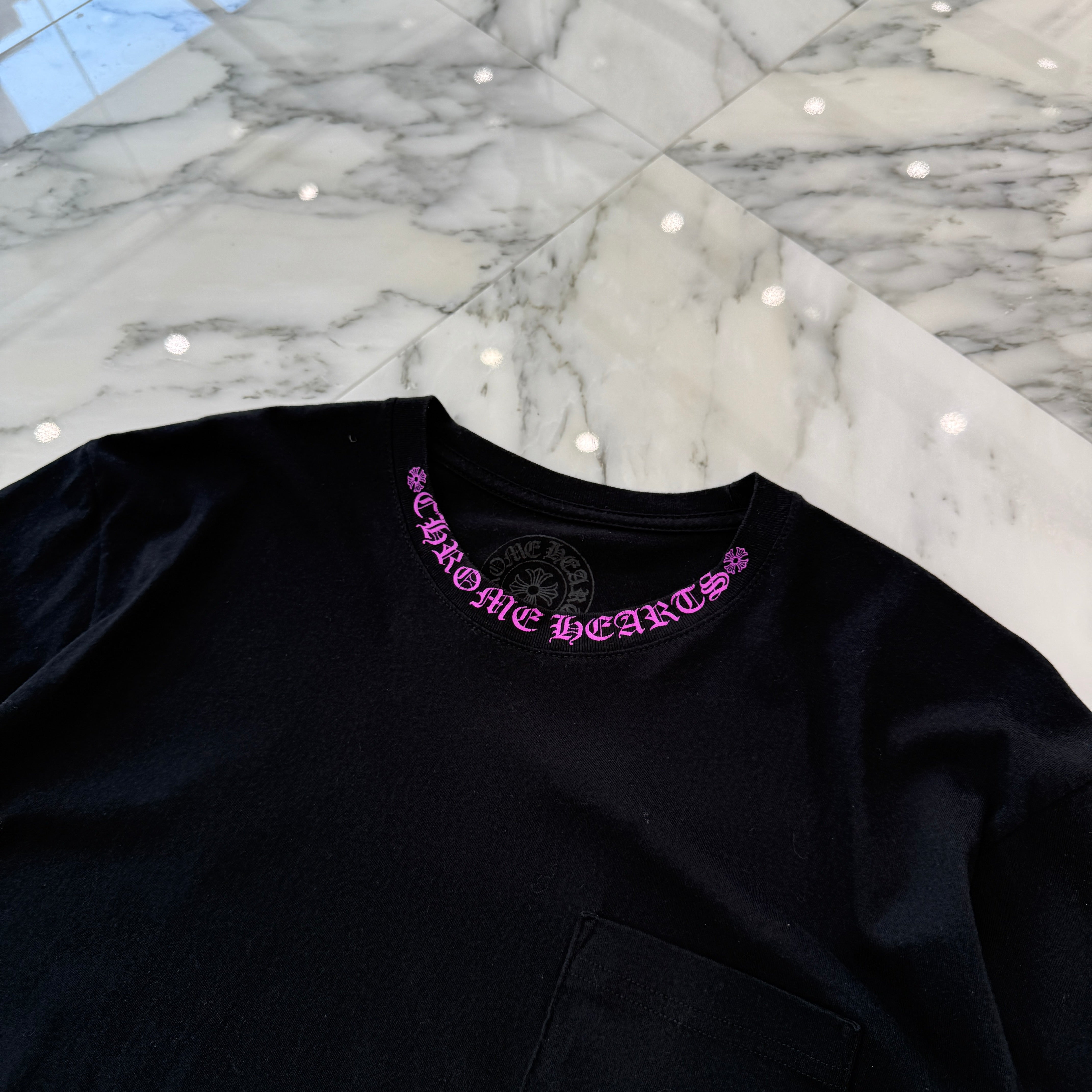 CHROME HEARTS Old English Purple Neck Logo Short Sleeve Tee Size L クロムハーツ オールドイングリッシュ パープルネックロゴ ショートスリーブ Tシャツ サイズＬ