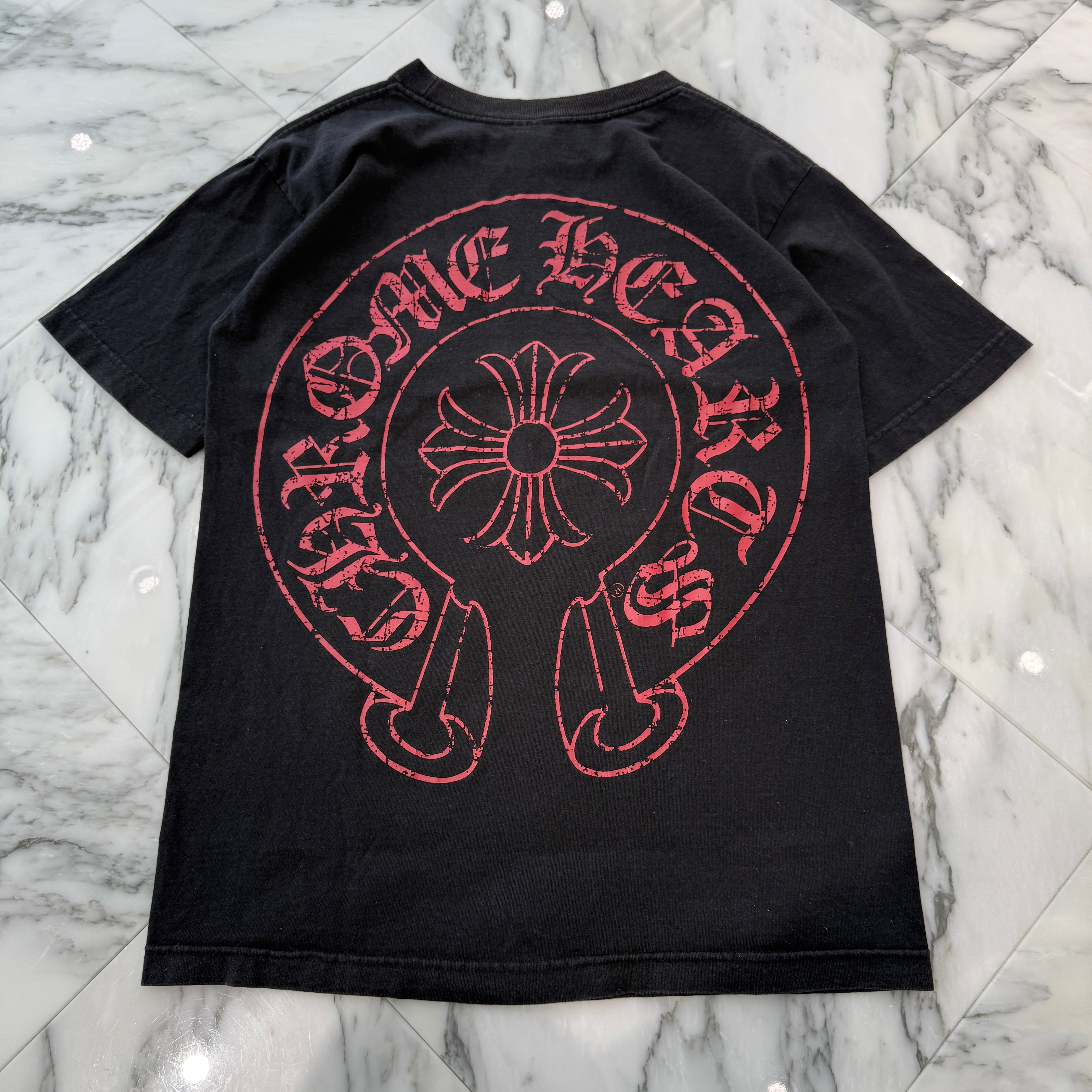 CHROME HEARTS CH Plus Scroll Red Horseshoe Tee Size M クロムハーツ CHプラス スクロール レッド ホースシュー Tシャツ サイズM