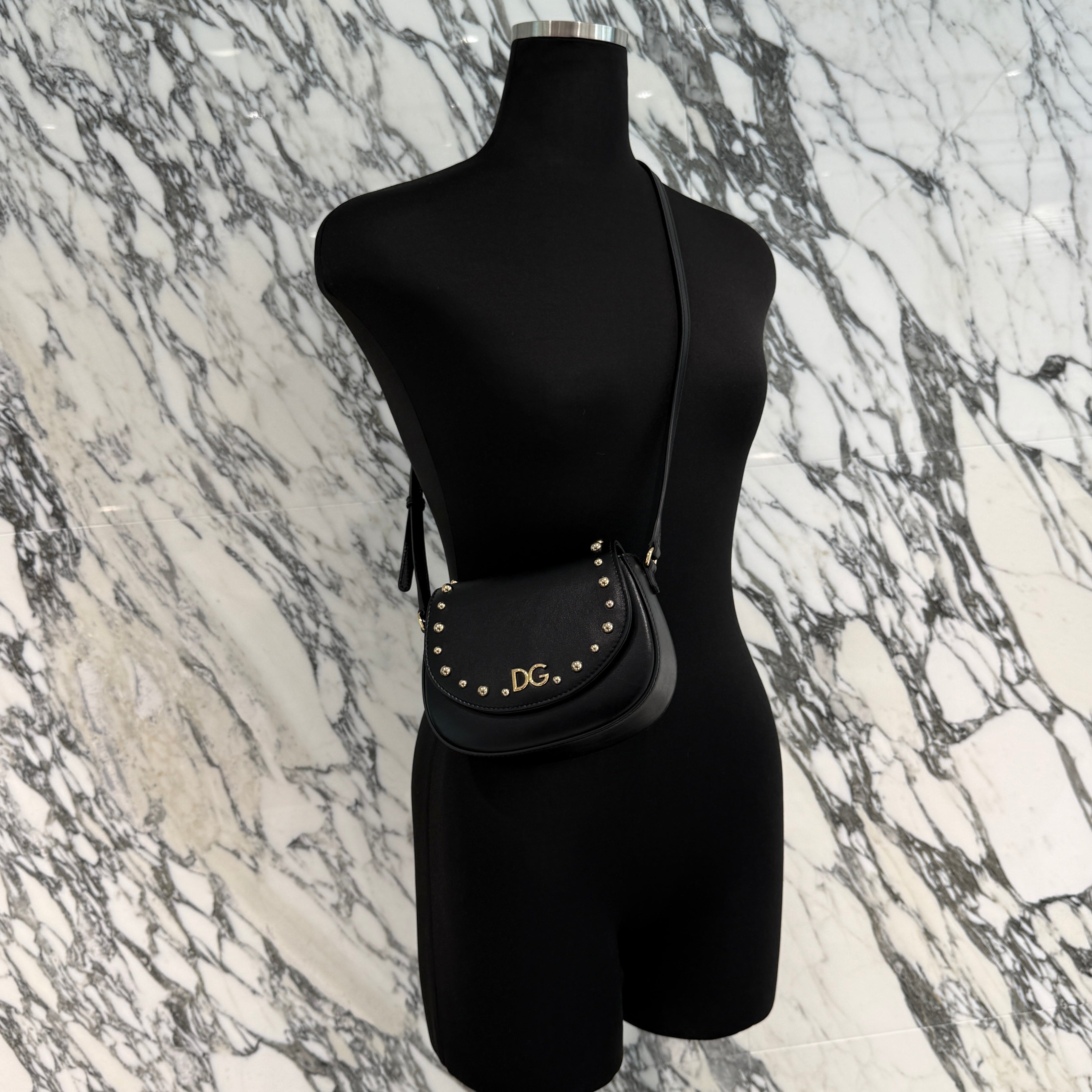 Dolce & Gabbana Bambino Black Leather Logo Studded Flap Crossbody Bag ドルチェ＆ガッバーナ バンビーノ ブラックレザー ロゴスタッズ フラップ クロスボディバッグ