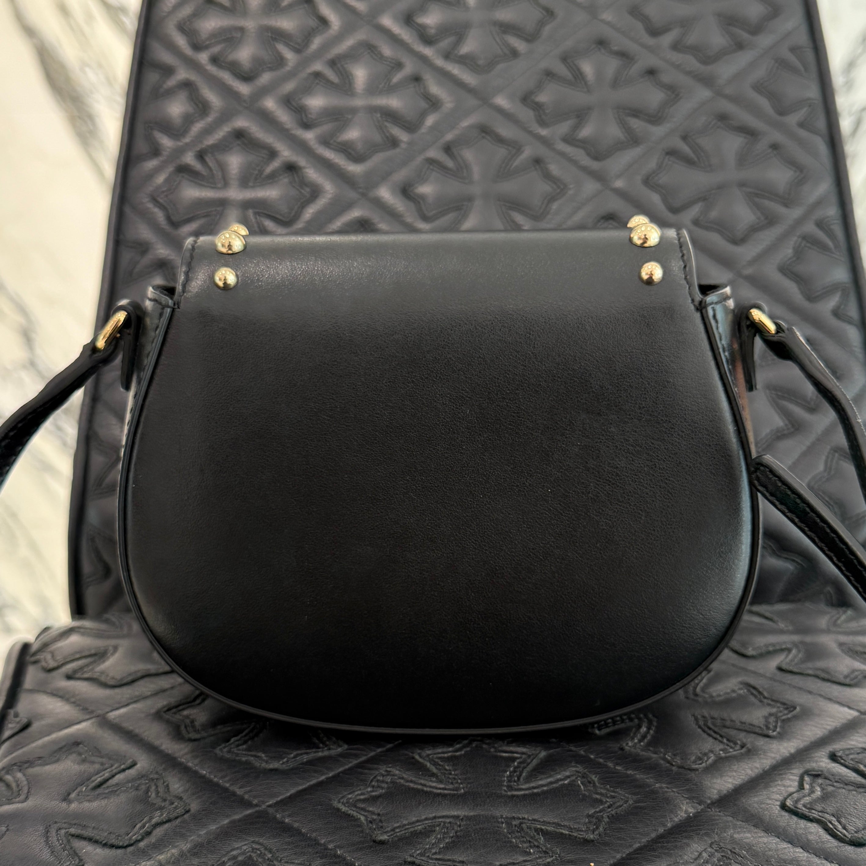 Dolce & Gabbana Bambino Black Leather Logo Studded Flap Crossbody Bag ドルチェ＆ガッバーナ バンビーノ ブラックレザー ロゴスタッズ フラップ クロスボディバッグ