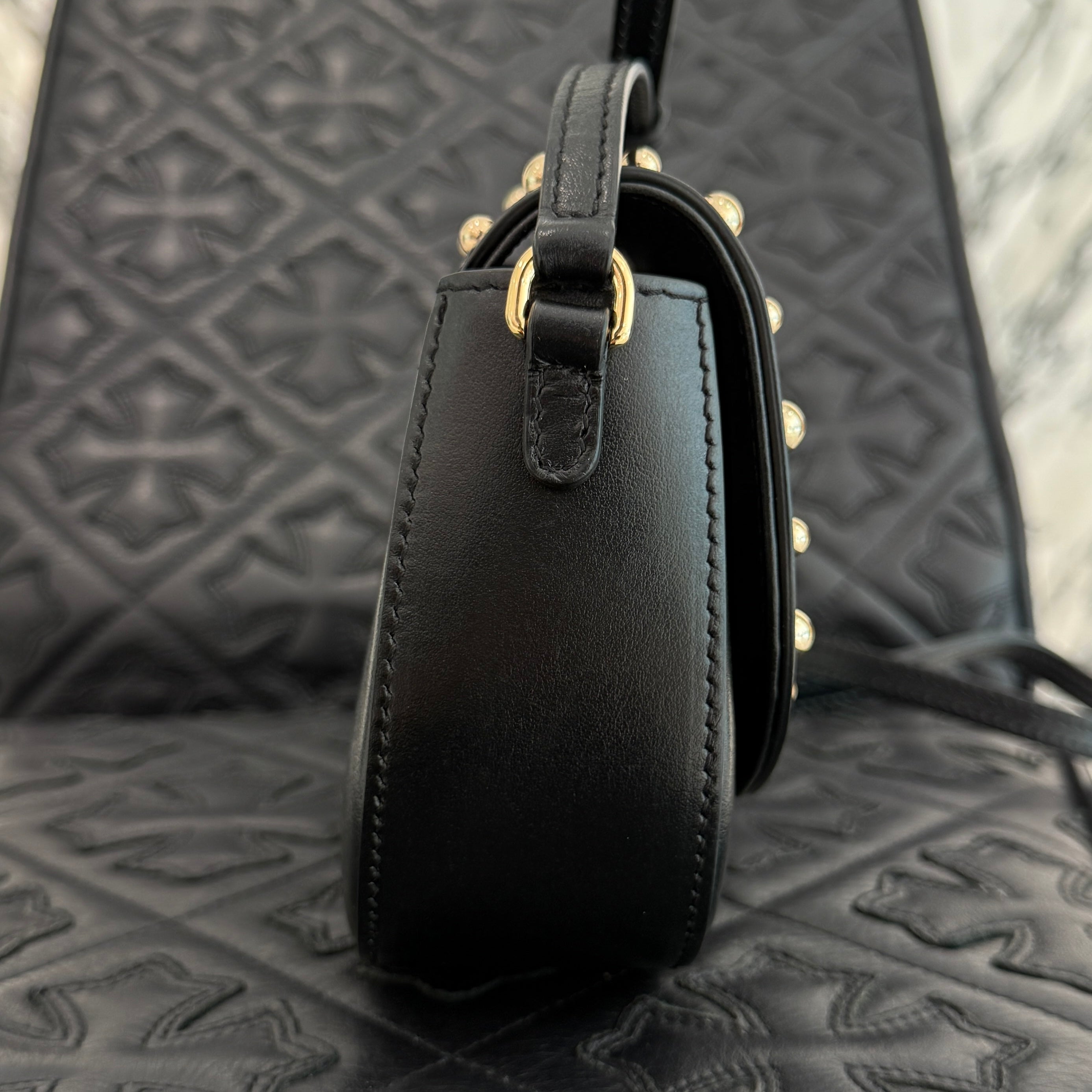 Dolce & Gabbana Bambino Black Leather Logo Studded Flap Crossbody Bag ドルチェ＆ガッバーナ バンビーノ ブラックレザー ロゴスタッズ フラップ クロスボディバッグ